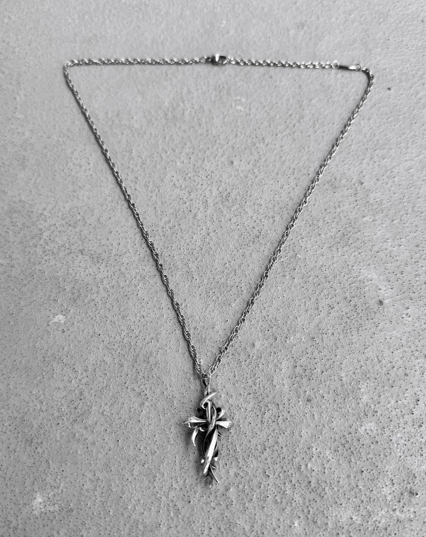 M’s COLLECTION (BLESS) Early 00s Silver Tentacles Cross Pendant Chain
