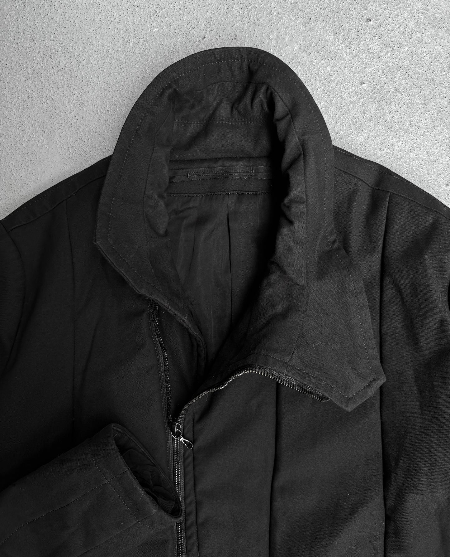 Julius_7 AW16-17 "beast;" Padded Asymmetric Zip Cotton High Neck Jacket