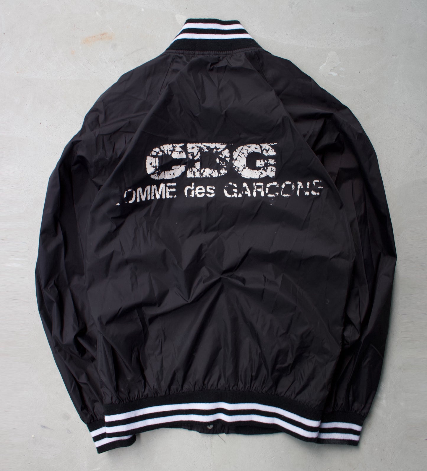 COMME des GARÇONS GOOD DESIGN SHOP Cracked Logo Coach Jacket