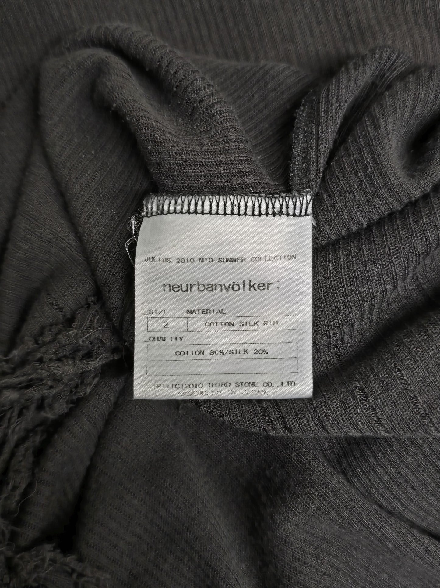 JULIUS _7 SS10 “neurbanvölker;” Grey Shredded Hem Rib Knit T-shirt detail | DRIEW GARMENTS