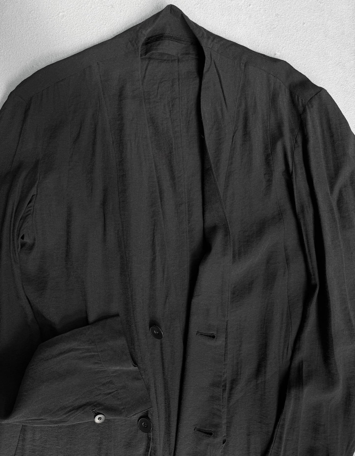 Julius_7 AW17 Asymmetrical Cut Silk-blend Long Over-shirt