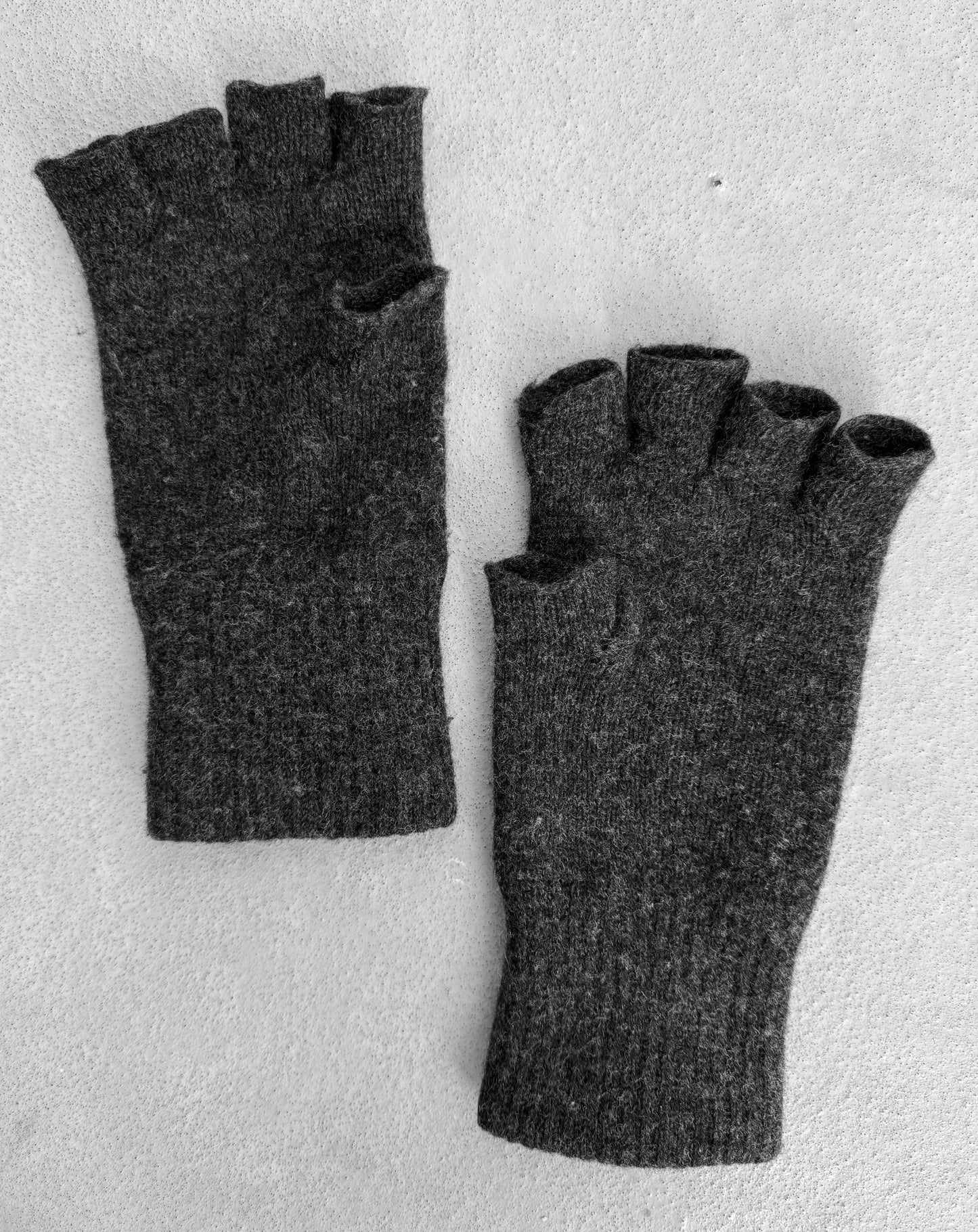 Number (N)ine Early 00s Fingerless Grey Wool Gloves