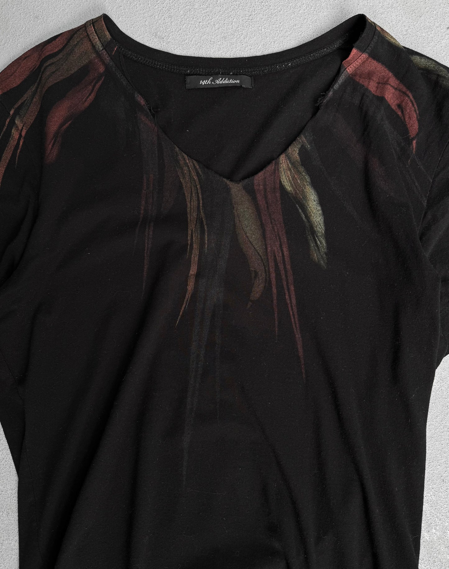 14th Addiction Early 00s ‘Feathers’ V-neck T-shirt