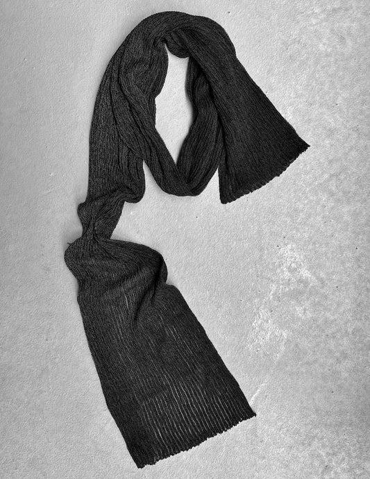 DEEPTI Collection °022-°023 ‘LUX-K185’ Reflective Hand-knitted Scarf