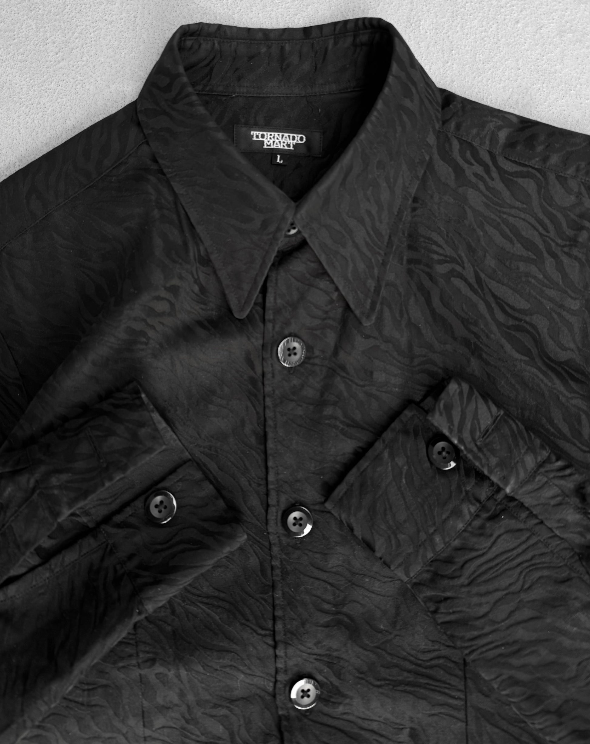 The Tornado Mart Early 00s Zebra Imprint Button-up Shirt, featuring a pointed collar and visible buttons on the chest and cuffs, showcases Japanese mens fashion. The Tecnopao Heavy tag reads size L, set against a neutral background.
