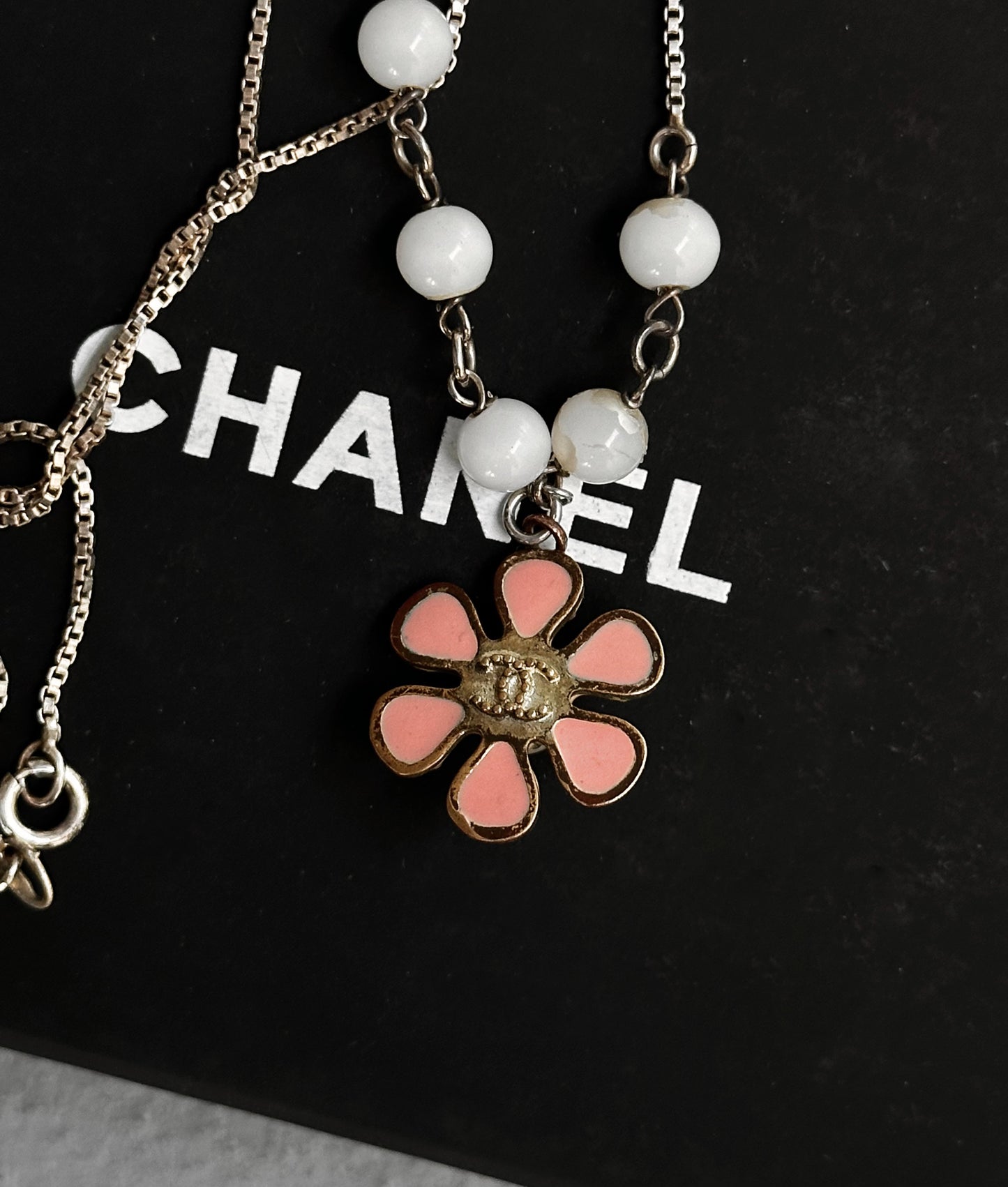 CHANEL Early 00s Mini-Flower Alloy Charms Pearl Necklace