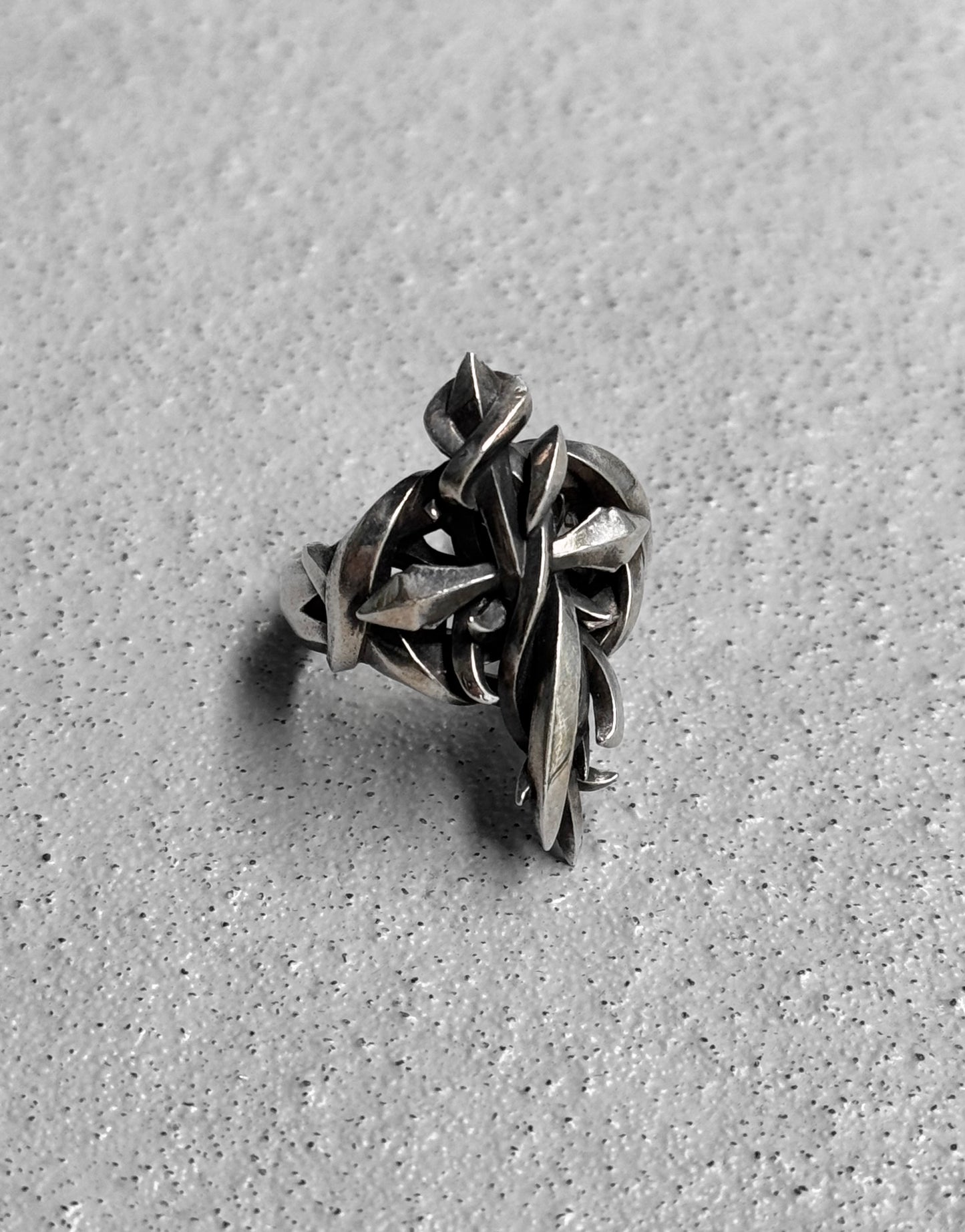 M’s COLLECTION (BLESS) Early 00s Dagger Cross Silver Ring