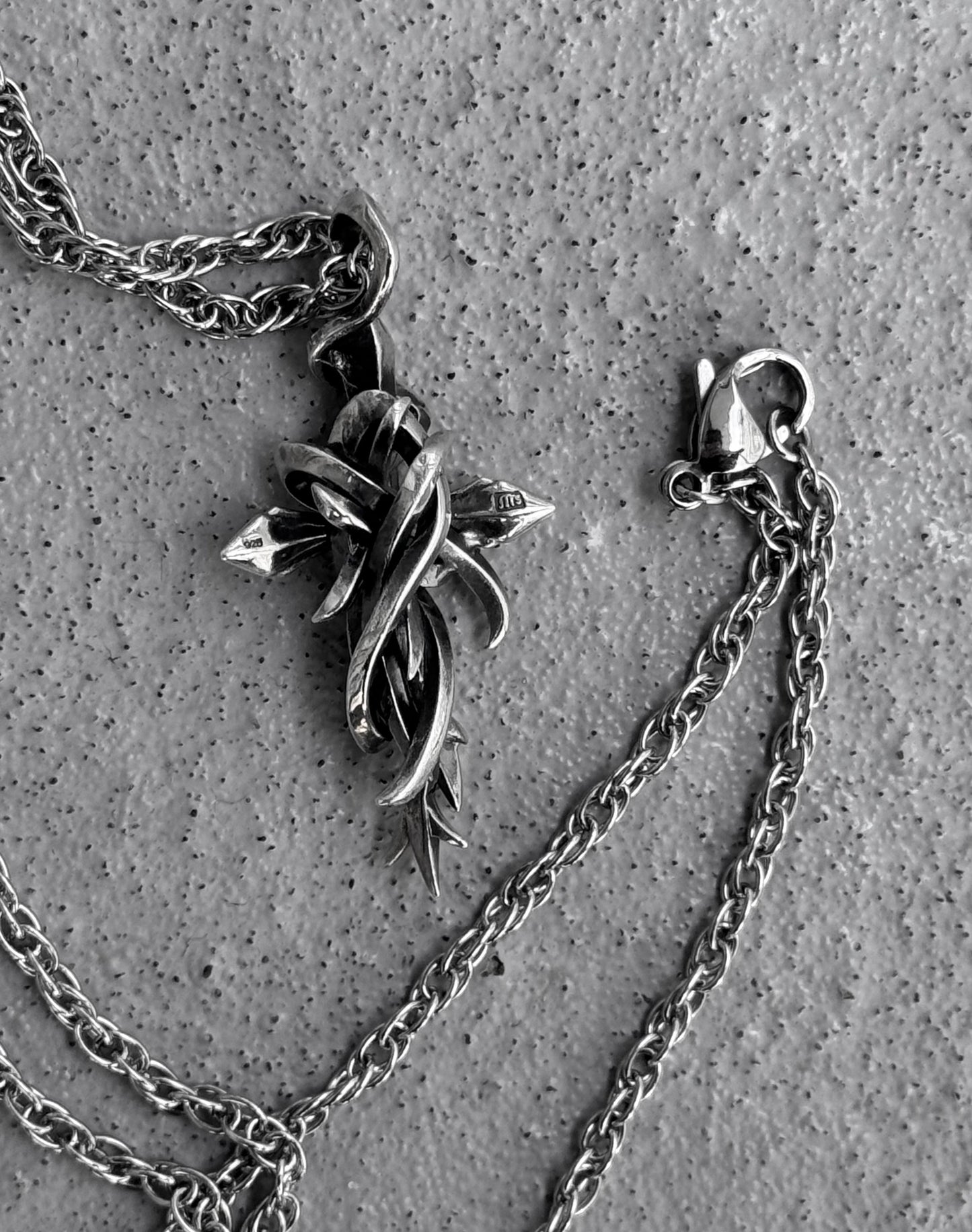 M’s COLLECTION (BLESS) Early 00s Silver Tentacles Cross Pendant Chain