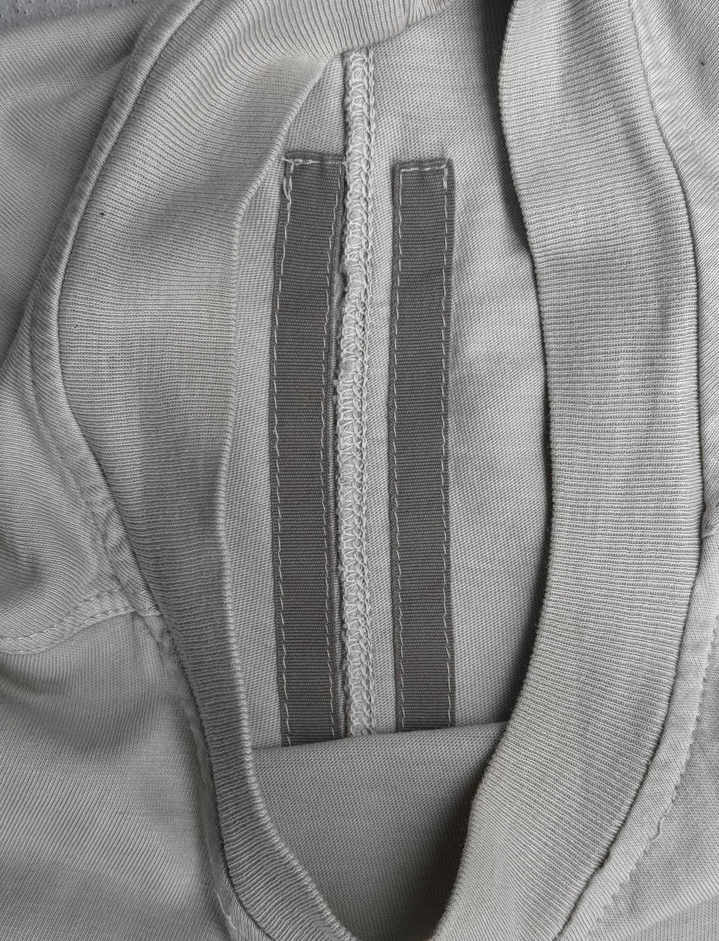 A close-up of the inside waistband reveals stitching details and two vertical reinforced fabric strips on the Rick Owens DRKSHDW AW18 “SISYPHUS” Pearl Racer Tank Top, reflecting the brand’s meticulous gothic grunge craftsmanship.