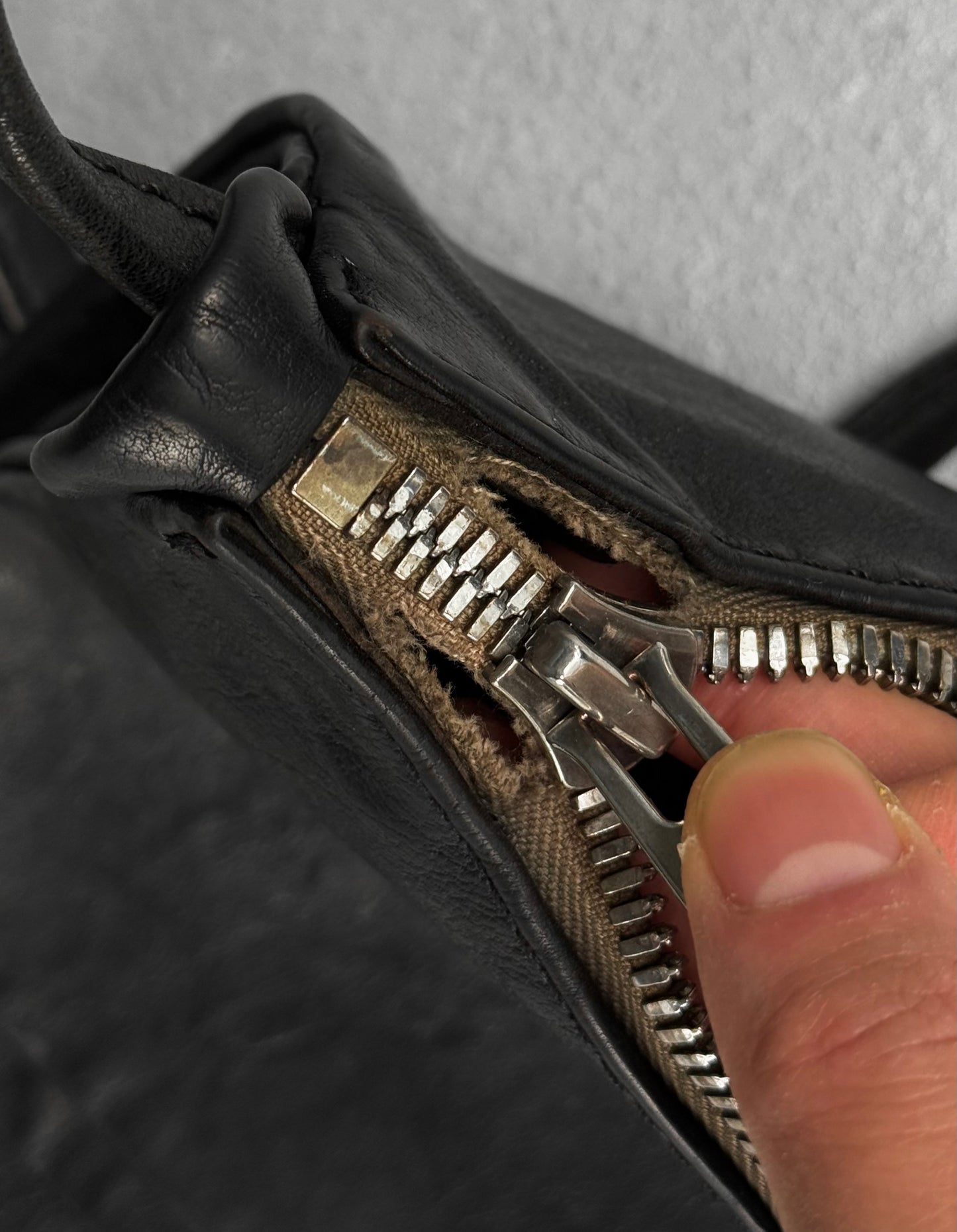 GUIDI 'PKT04' Small Kangaroo Leather 3-Pocket Sling Bag