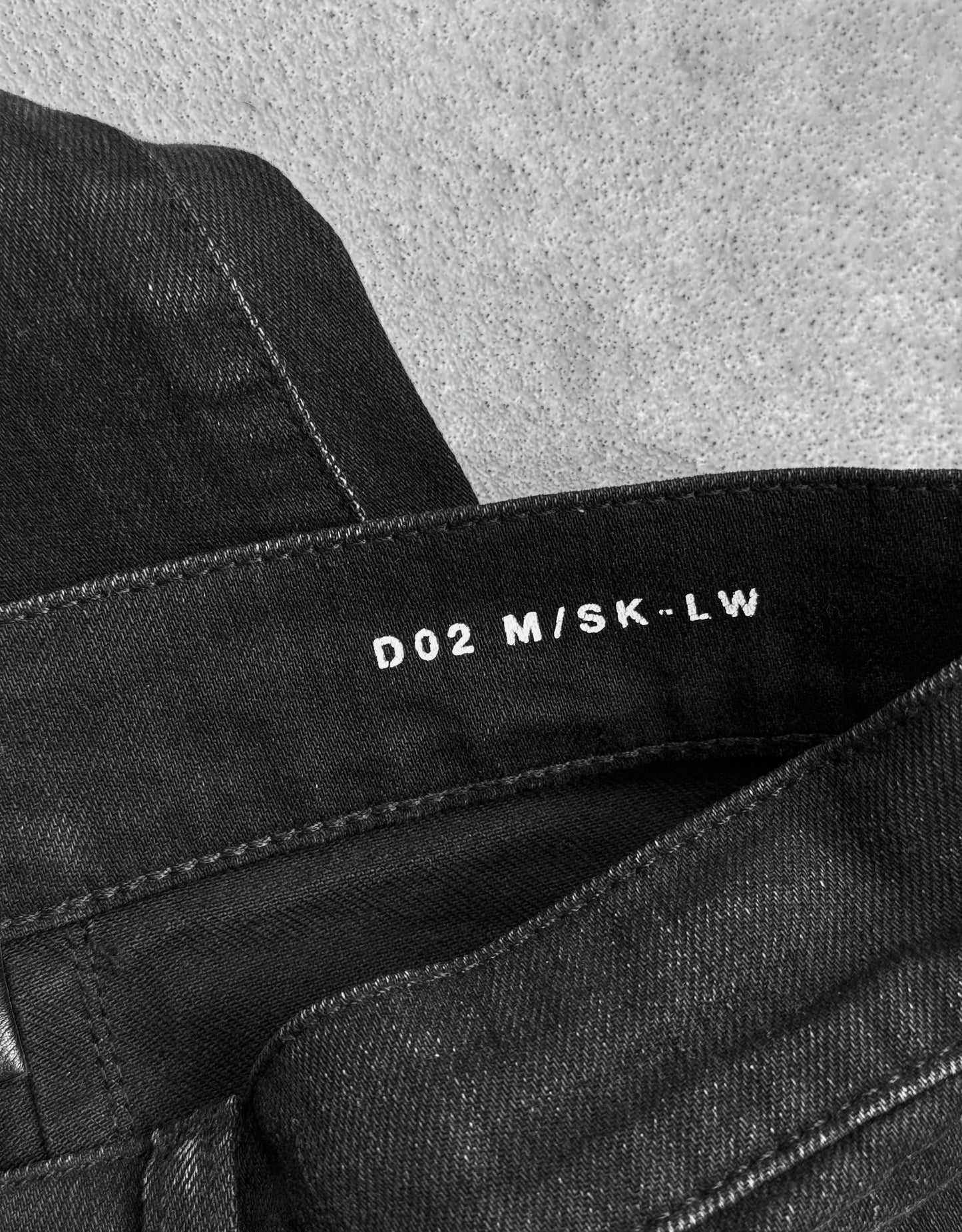 Saint Laurent Paris AW16 Black ‘D02’ One Knee Slit Skinny Denim