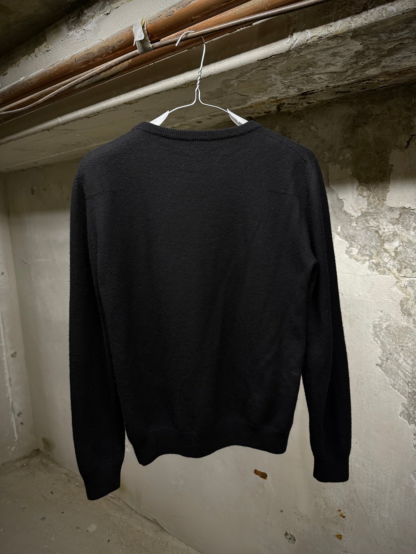 DIOR HOMME AW05-06 “IN THE MORNING” by Hedi Slimane Cashmere Crewneck Sweater detail | DRIEW GARMENTS