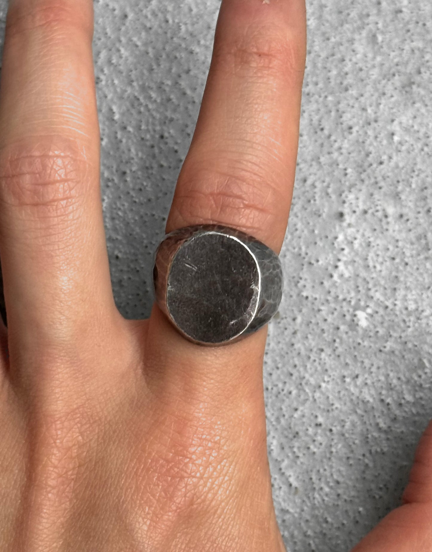 WERKSTATT:MÜNCHEN Hammered Signet Silver Ring