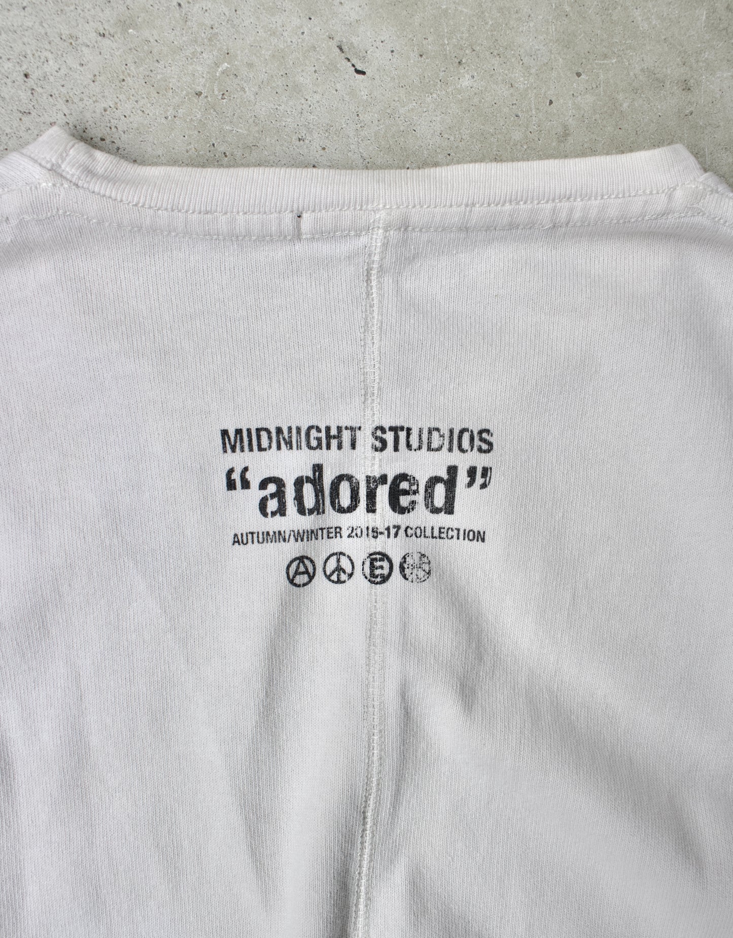 Midnight Studios AW17 “adored” ‘Breaking Into Heaven’ Graphic Cropped T-shirt