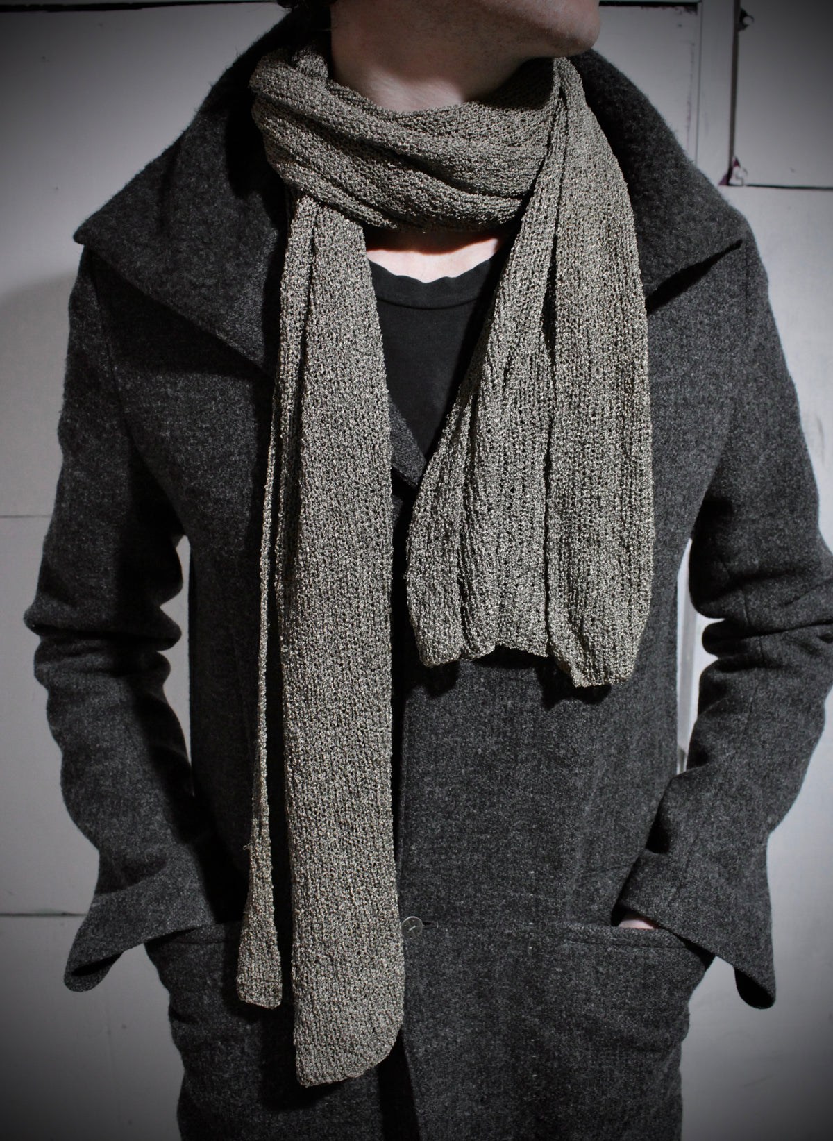 DEEPTI Collection °014-015 ‘K-008 925-925’ Real Silver Knitted Scarf detail | DRIEW GARMENTS