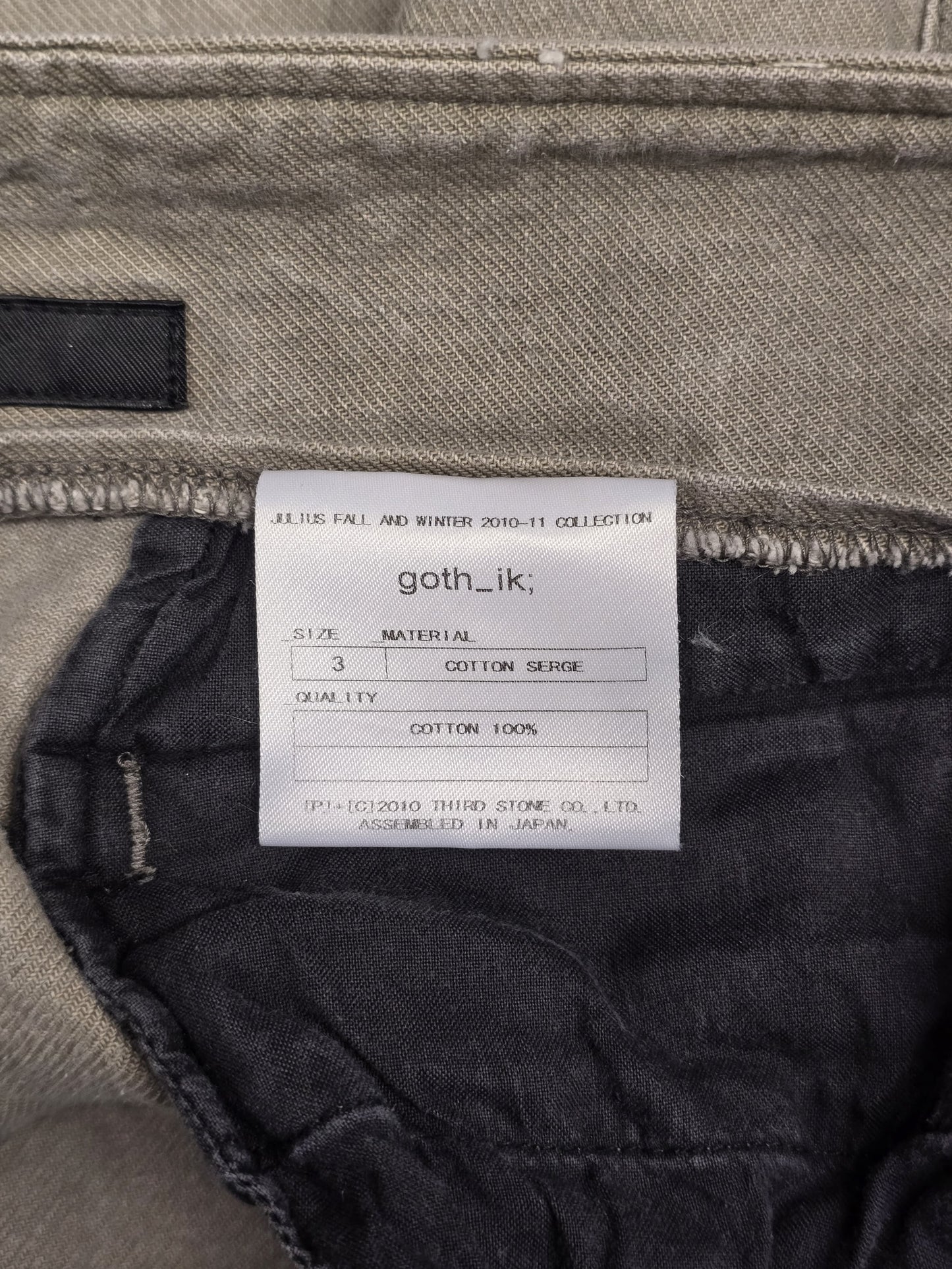 Julius_7 AW10-11 "goth_ik;" Grey Cotton Serge Gas-Mask Cargo Shorts