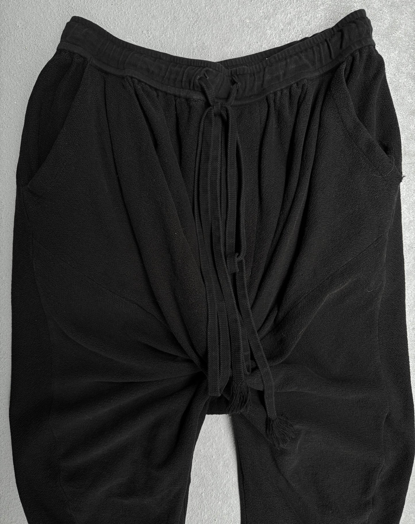 Julius_7 SS20 “Afangar;” Draped Drawstring Cropped Pants