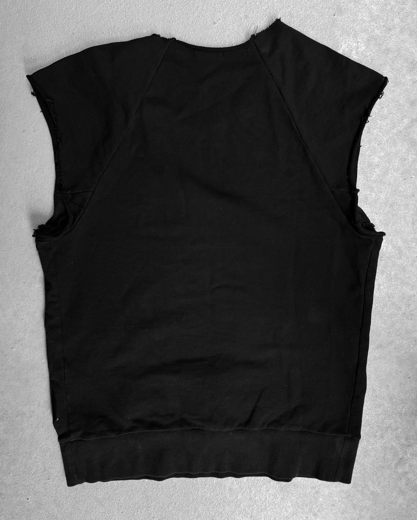 Julius_7 SS18 '"APCLPS;” Graphic Cut-out Jersey Tank Top