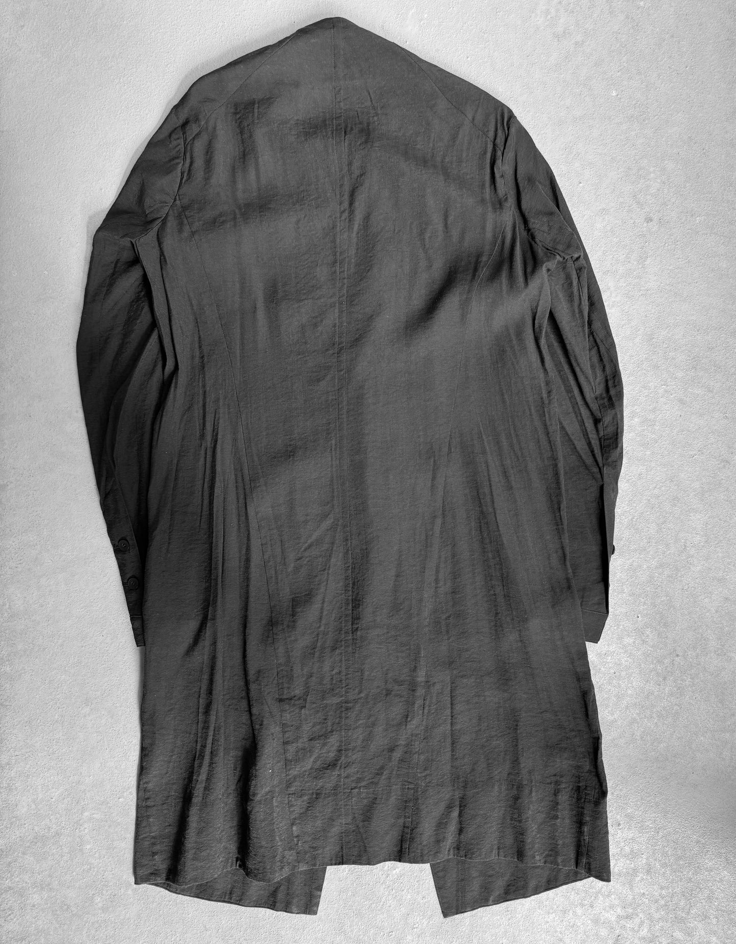 Julius_7 AW17 Asymmetrical Cut Silk-blend Long Over-shirt