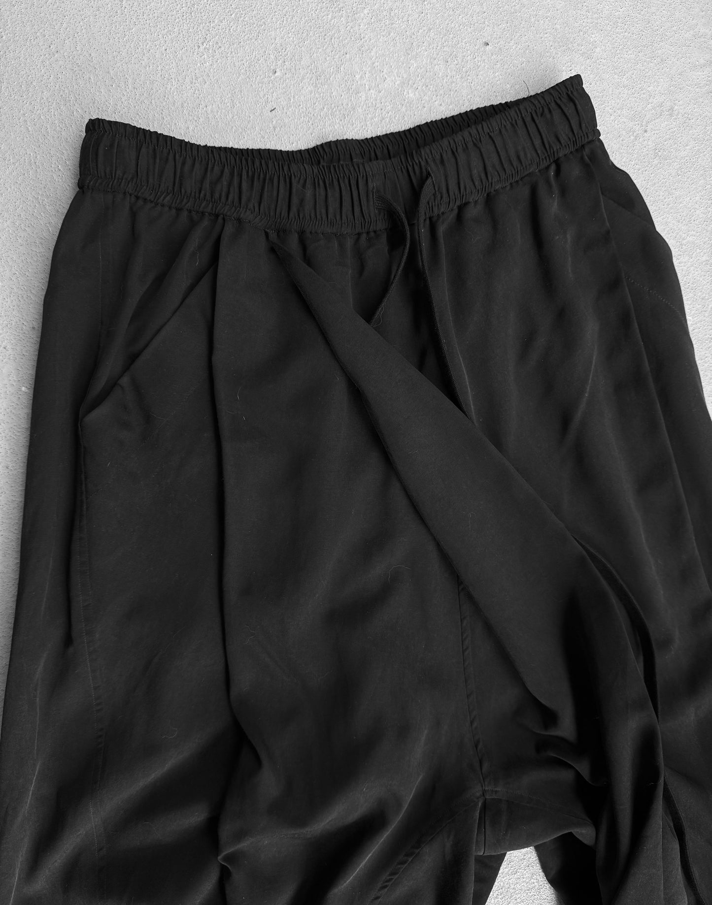 Julius_7 AW22-23 “EREBUS;” Twill Layered Wide Leg Pants