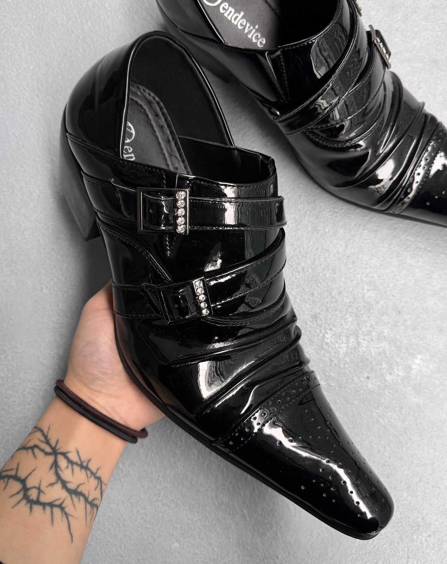 endevice Early 00s Pointy Toe Runched Leather Derbies