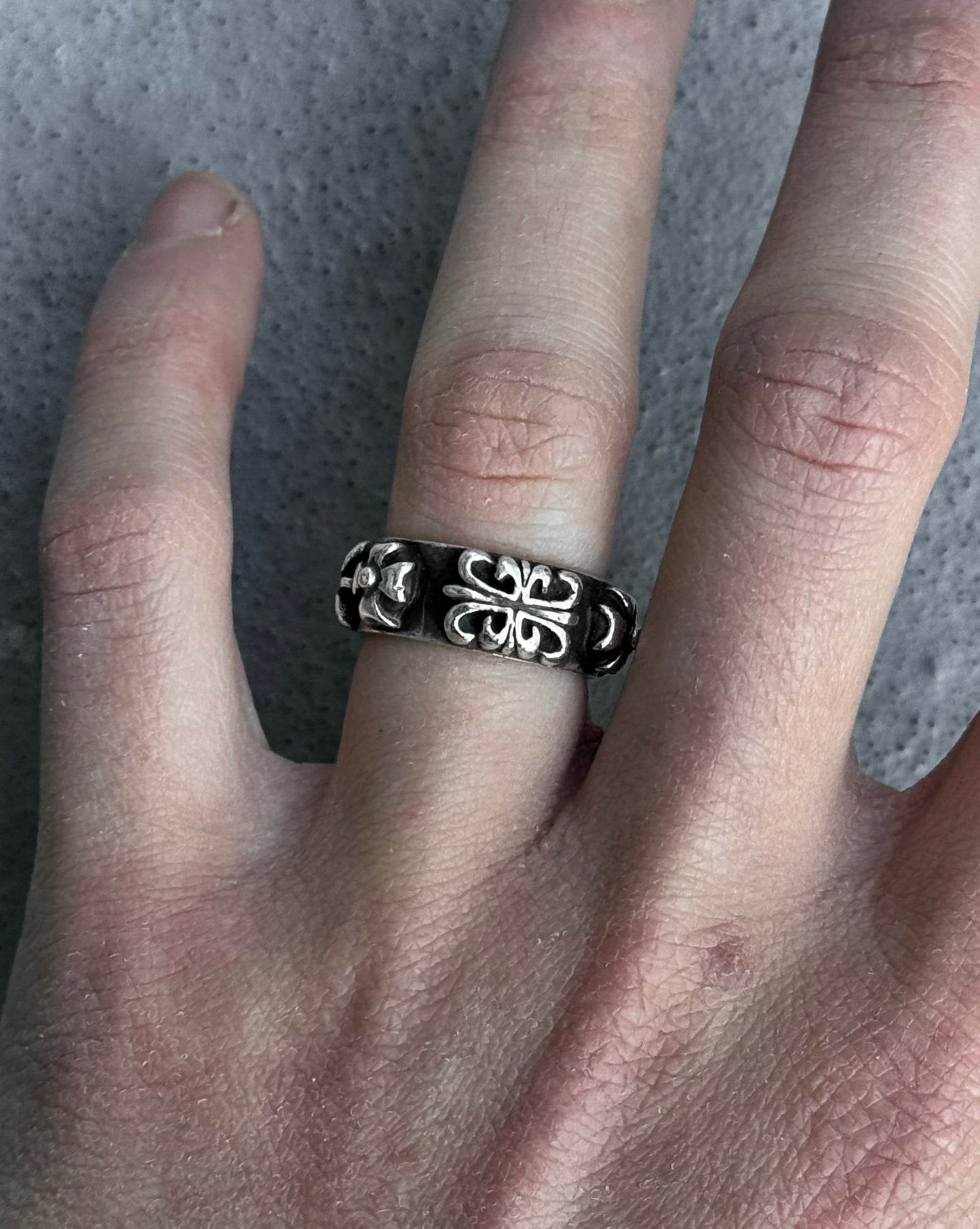 A&G Rock N’ Roll Couture Early 00s Vine Band Silver Ring