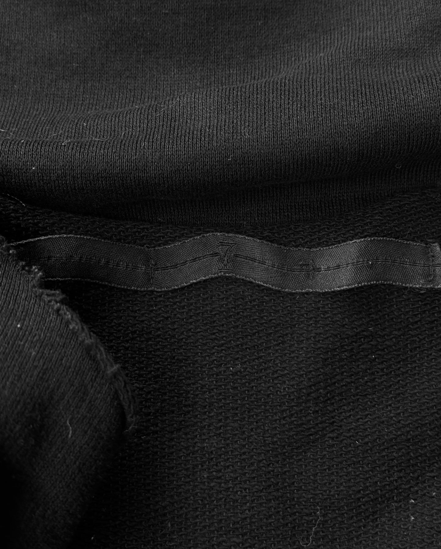 Julius_7 SS18 '"APCLPS;” Graphic Cut-out Jersey Tank Top