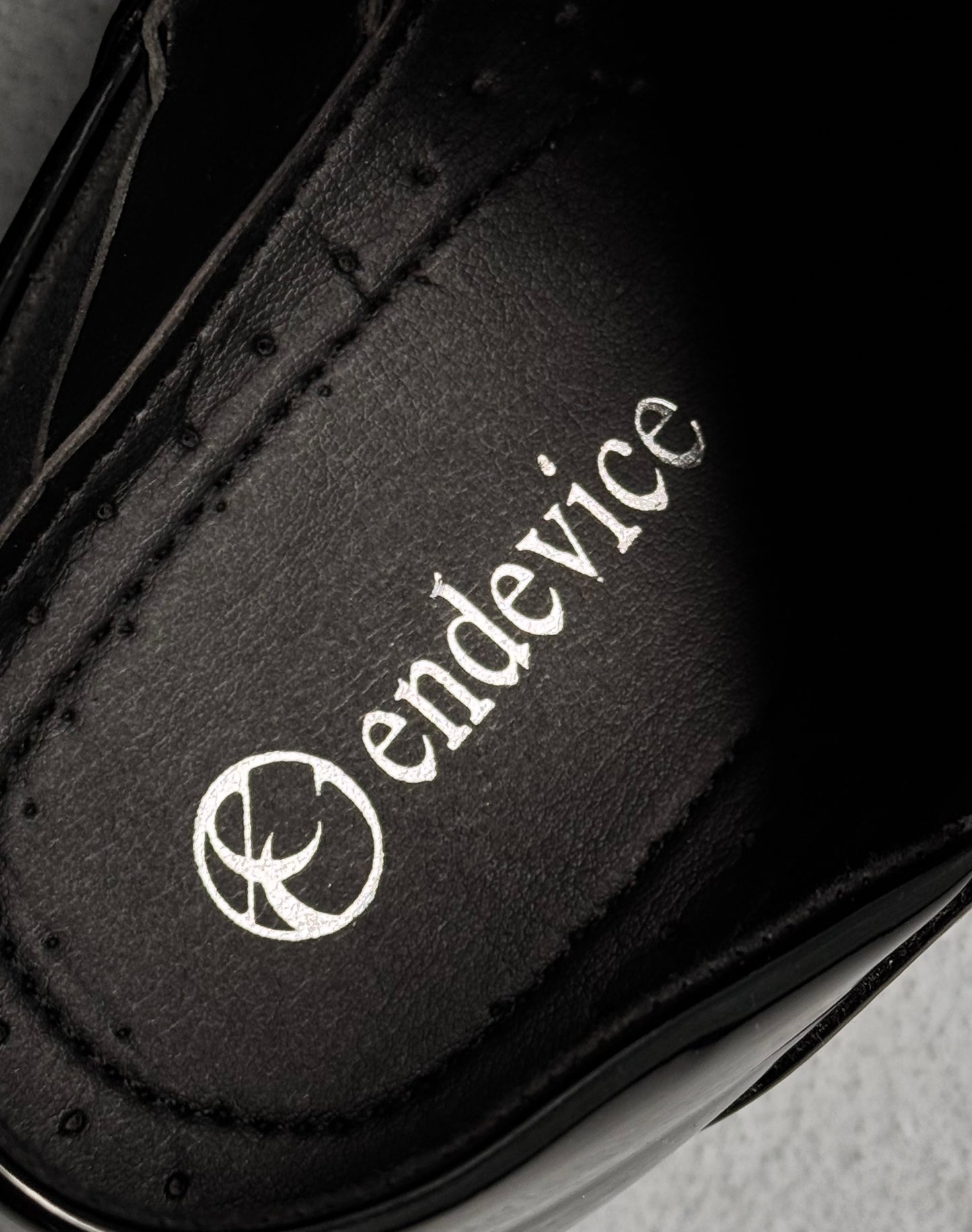 endevice Early 00s Pointy Toe Runched Leather Derbies