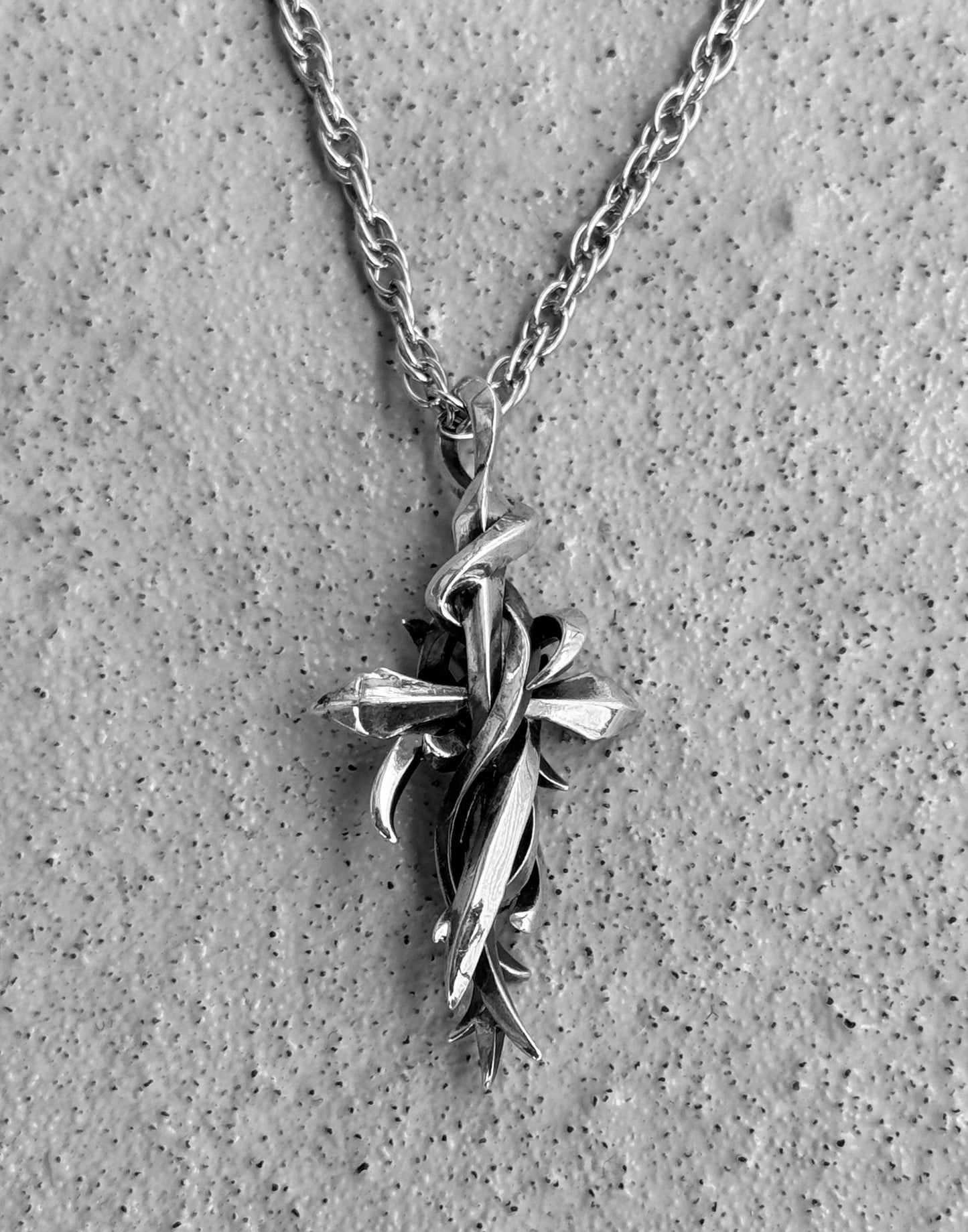 M’s COLLECTION (BLESS) Early 00s Silver Tentacles Cross Pendant Chain
