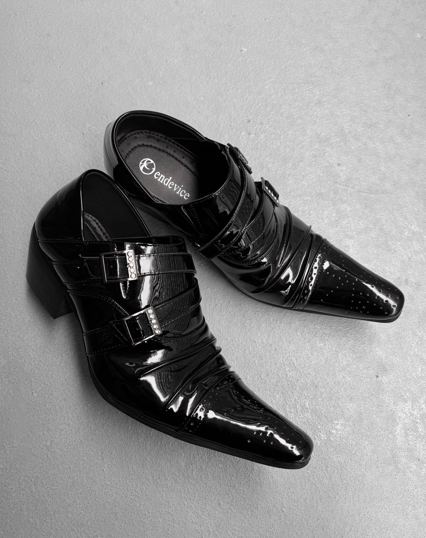 endevice Early 00s Pointy Toe Runched Leather Derbies