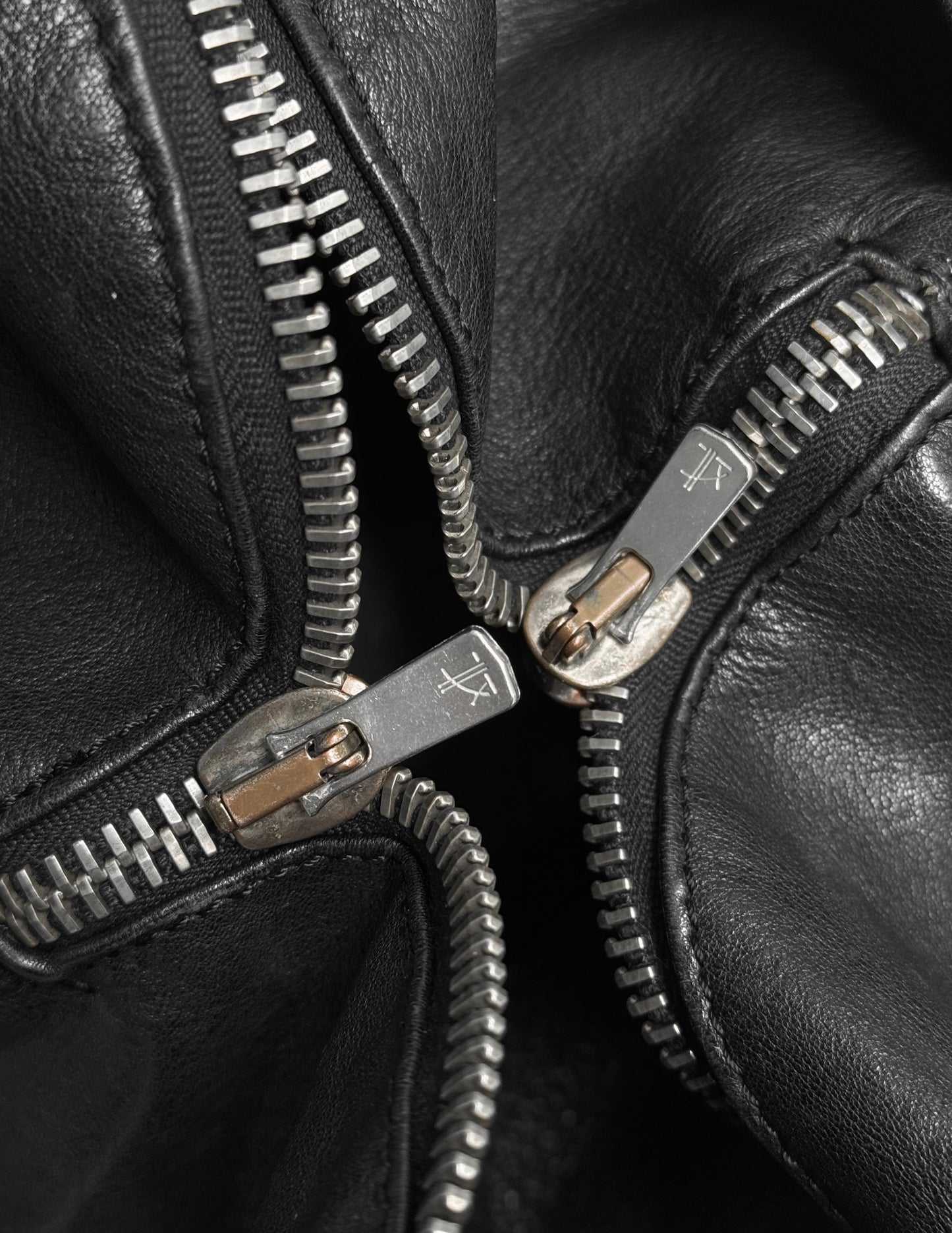 10sei0otto Black Bovine Leather ‘Boston’ Hand Bag