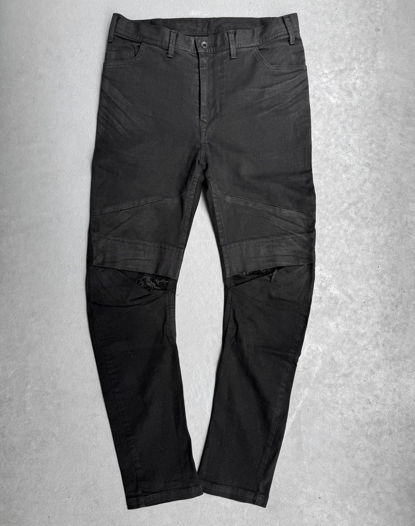 Julius_7 SS17 “Knives;” Waxed Slit Knee-Panels Skinny Denim