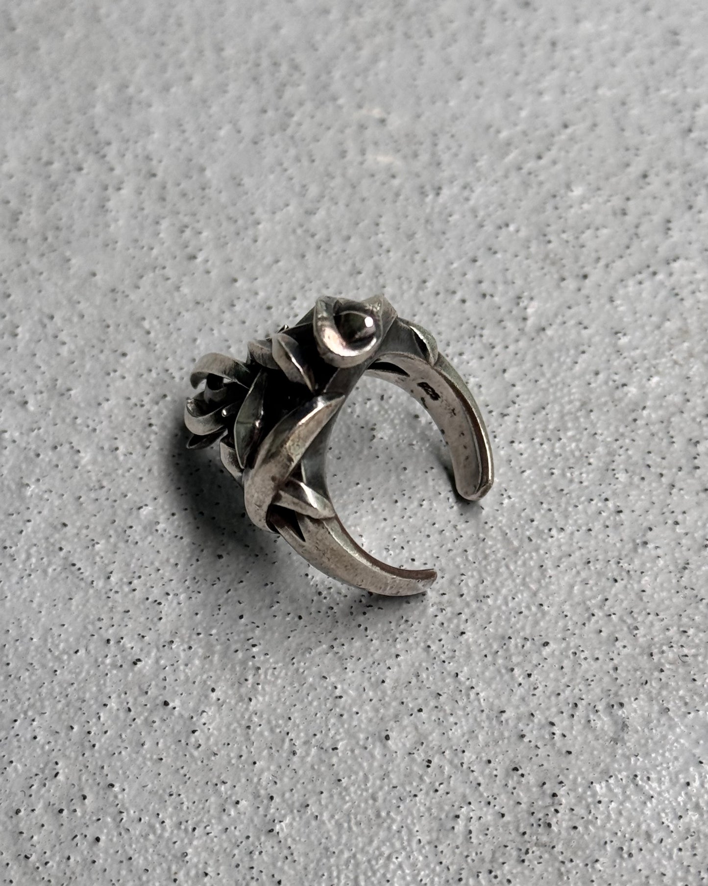 M’s COLLECTION (BLESS) Early 00s Dagger Cross Silver Ring