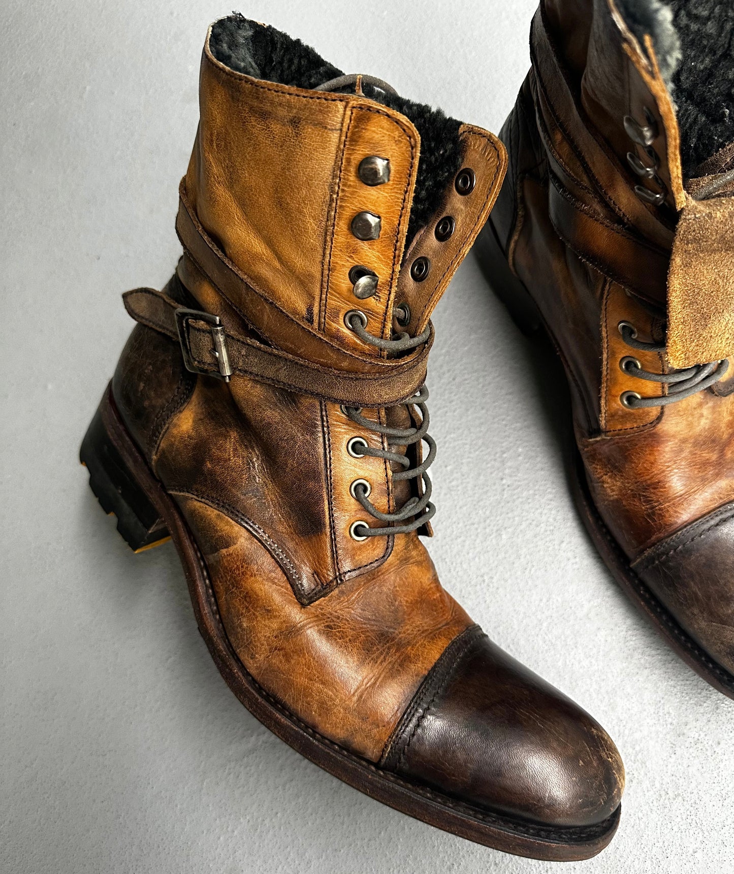 alfredoBANNISTER Early 00s Shearling Foldable Leather Strap Boots