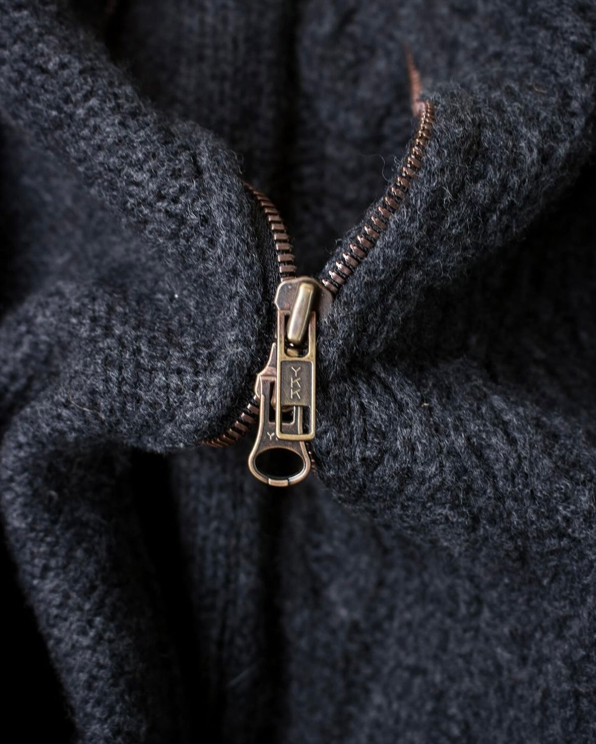 Julius_7 AW04 “Post Proletariat”Asymmetrical Reconstructed Cardigan