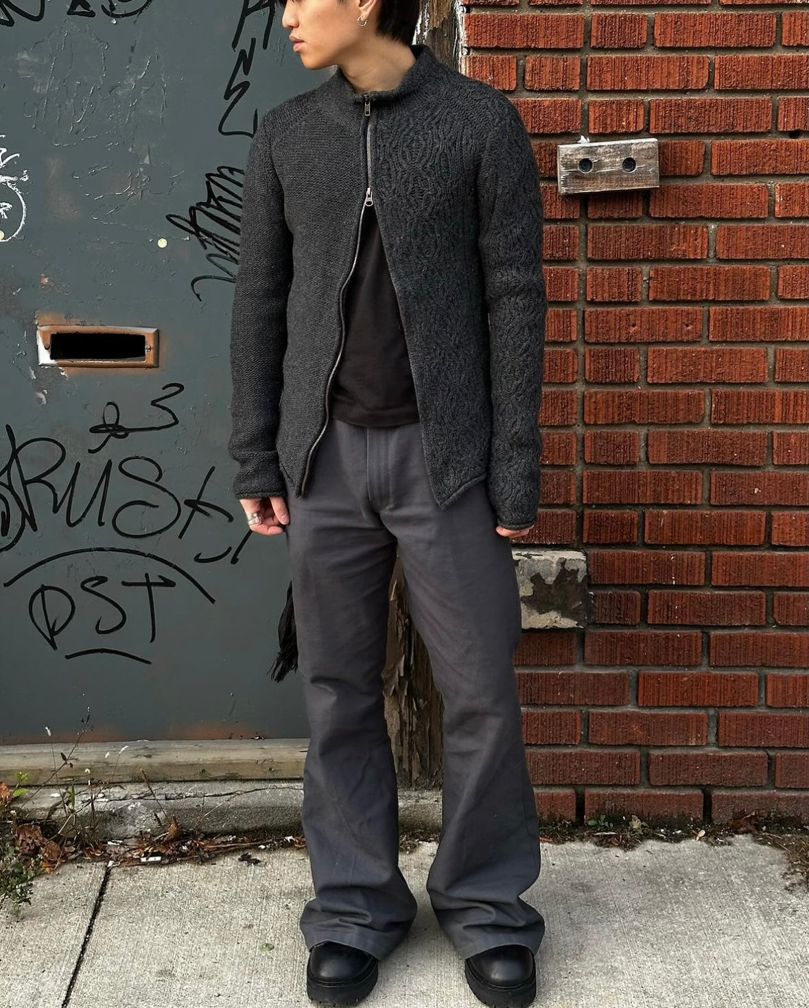 Julius_7 AW04 “Post Proletariat”Asymmetrical Reconstructed Cardigan