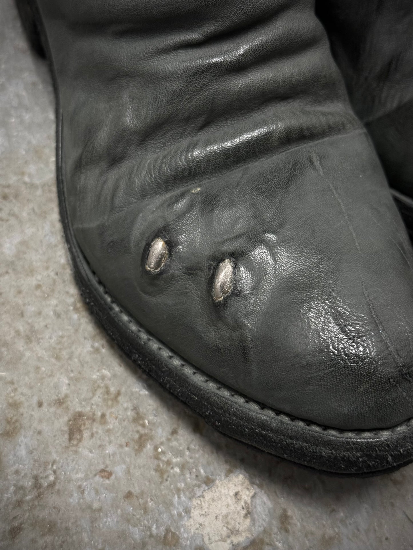 Carol Christian Poell ‘AM/2687P ROOMS-PTC/19’ Kangaroo Leather Titanium Prosthetic Tornado Zip Boots detail | DRIEW GARMENTS