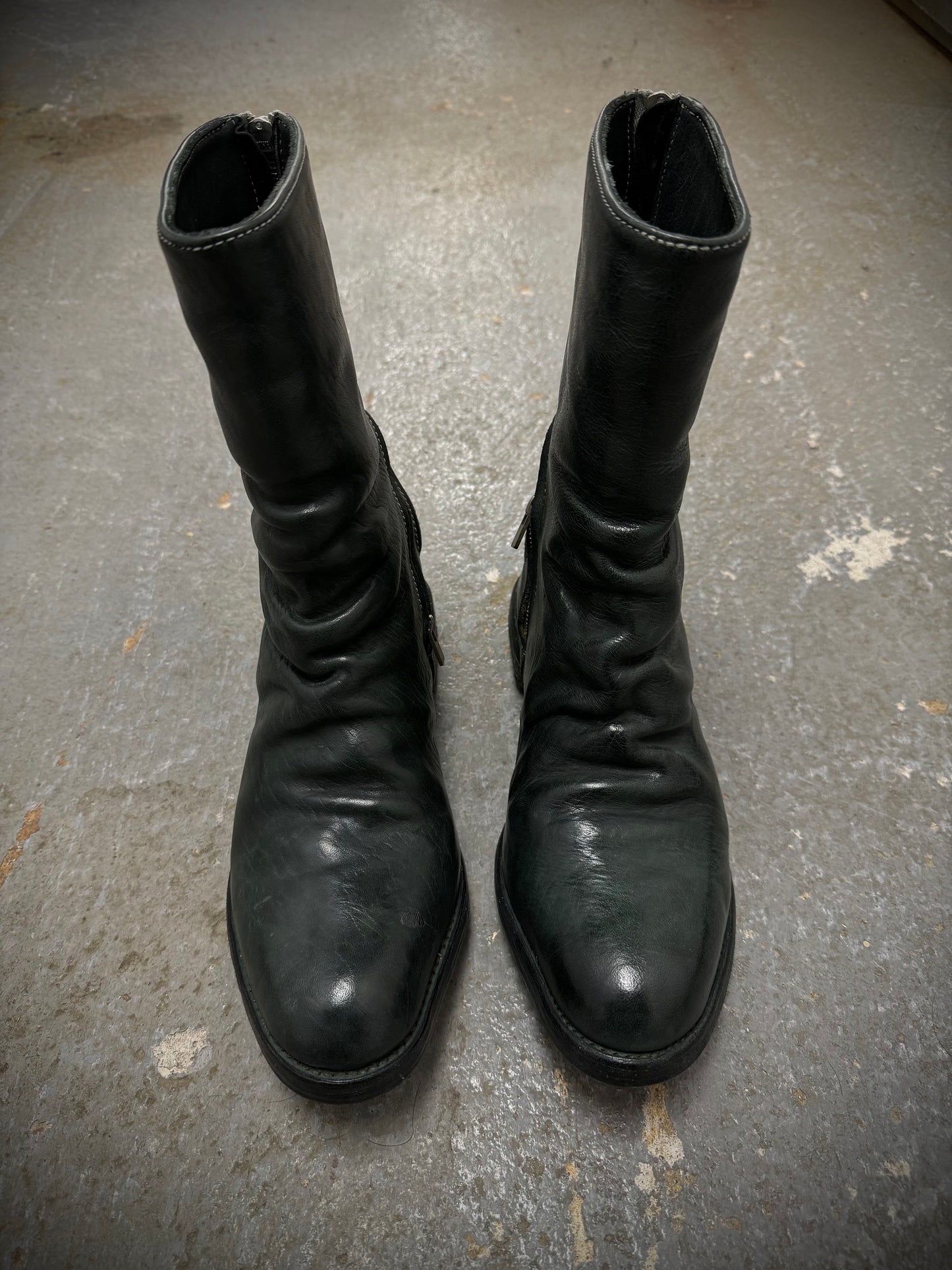 Carol Christian Poell 'AM/2757SP-IN CORSS-PTC/12' Object Dyed Goodyear Prosthetic Spur Biter Crimp Fr detail | DRIEW GARMENTS