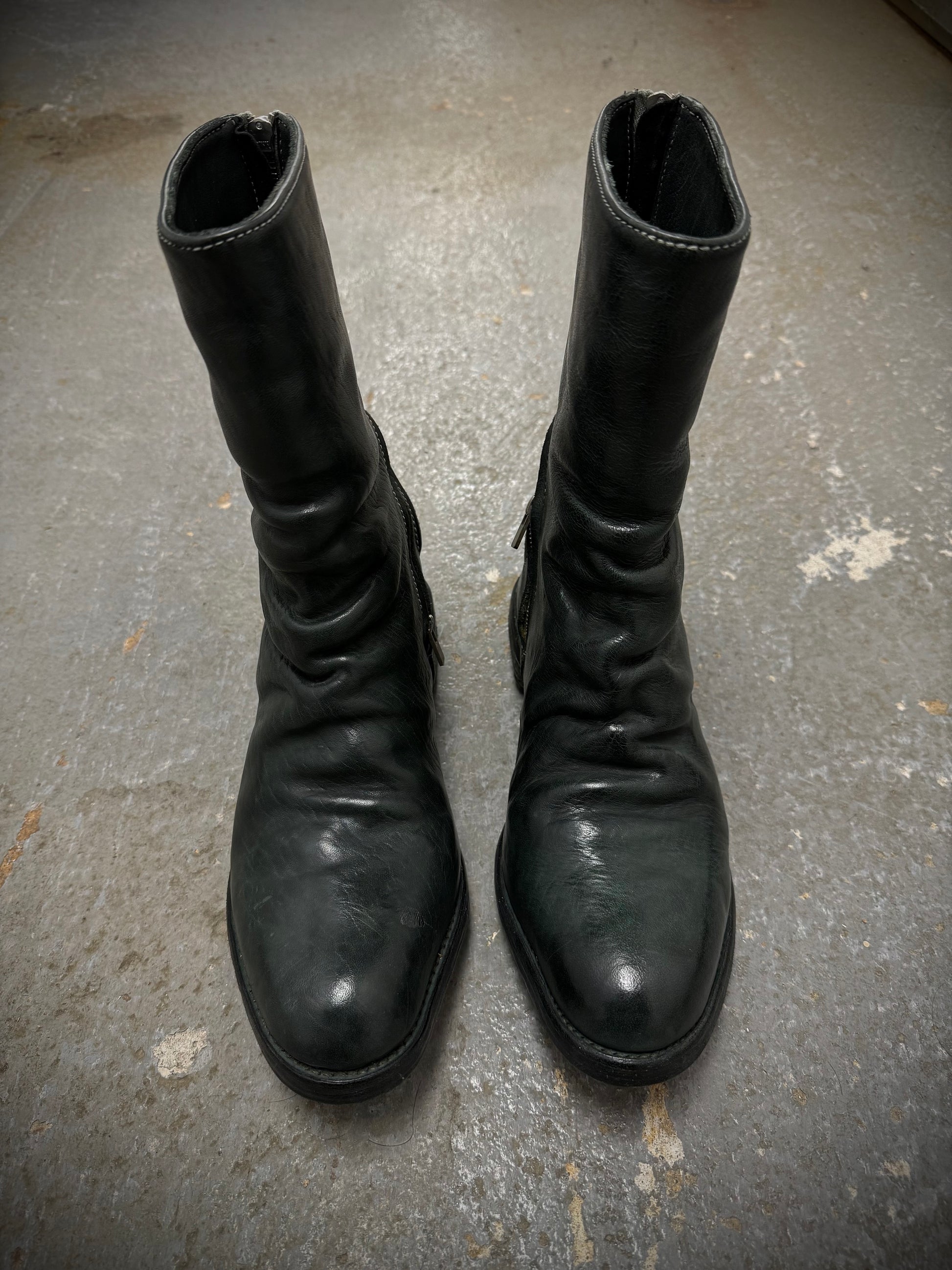 Carol Christian Poell 'AM/2757SP-IN CORSS-PTC/12' Object Dyed Goodyear Prosthetic Spur Biter Crimp Fr detail | DRIEW GARMENTS