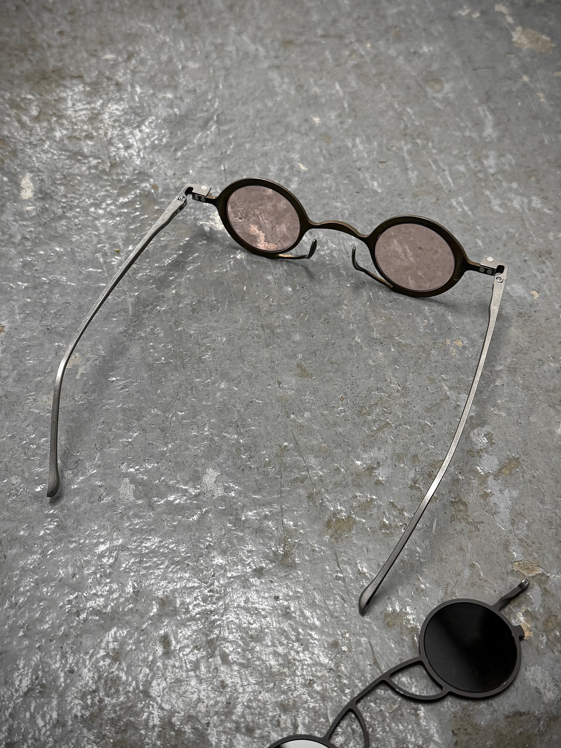 RIGARDS 'RG0105TI' Vintage Titanium Frame Rose / Grey Lens Clip-on Sunglasses detail | DRIEW GARMENTS