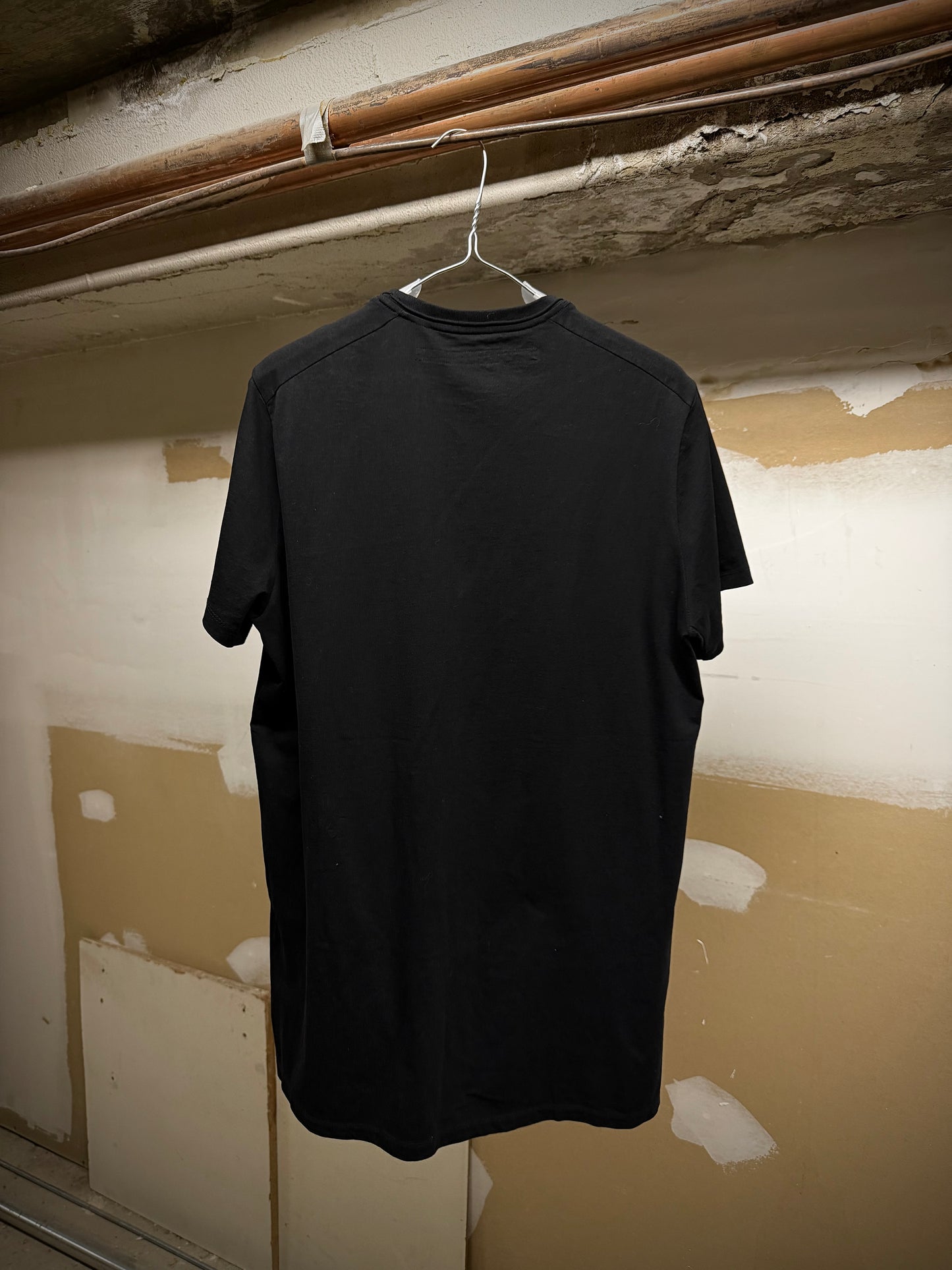 Julius_7 NILøS by Julius_7 AW16-17 {PILLARS} Cotton Boil Jersey Graphic T-shirt detail | DRIEW GARMENTS
