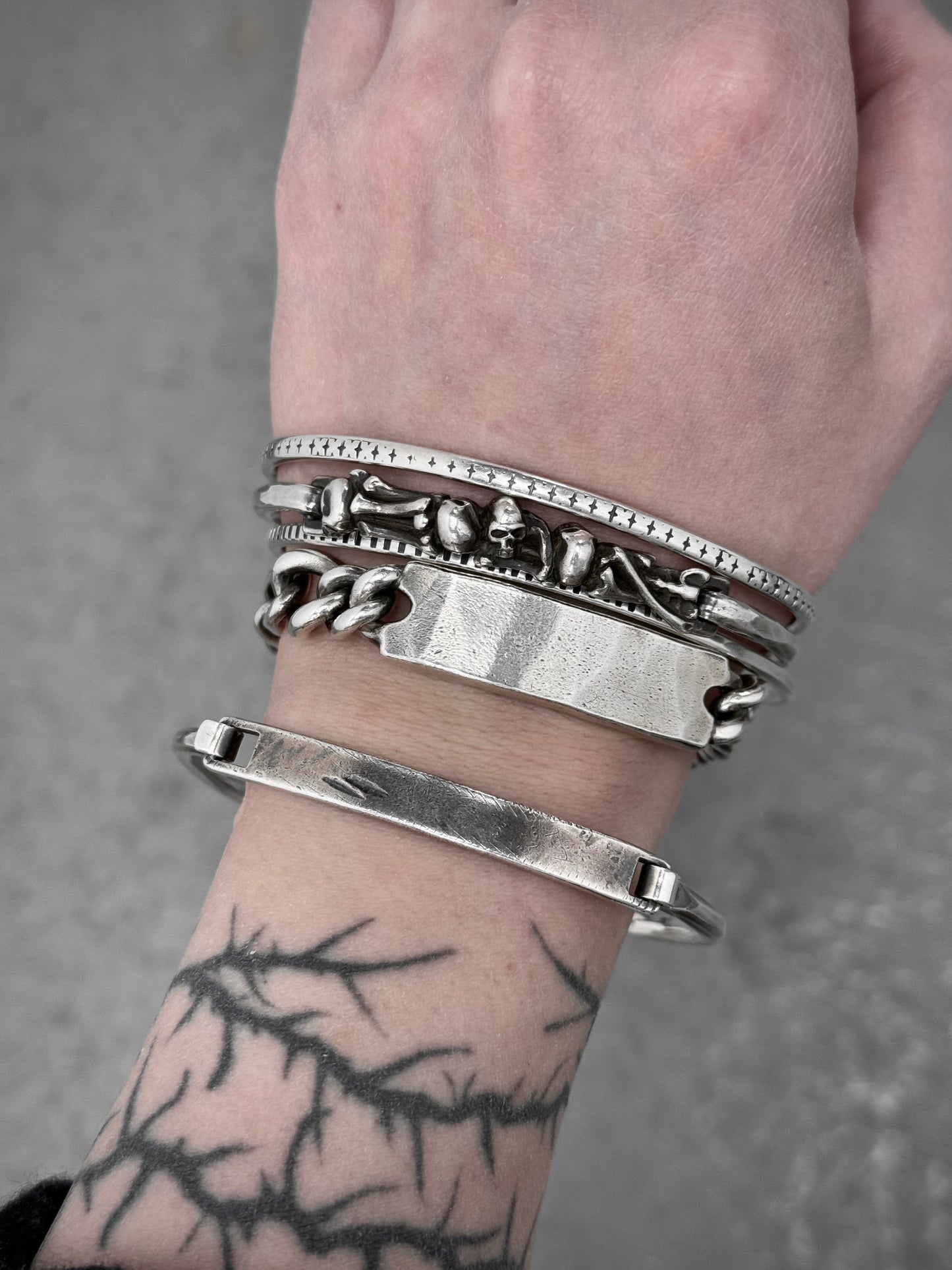WERKSTATT:MÜNCHEN 'M2631' .925 Silver Tag Tool Traces Bracelet detail | DRIEW GARMENTS