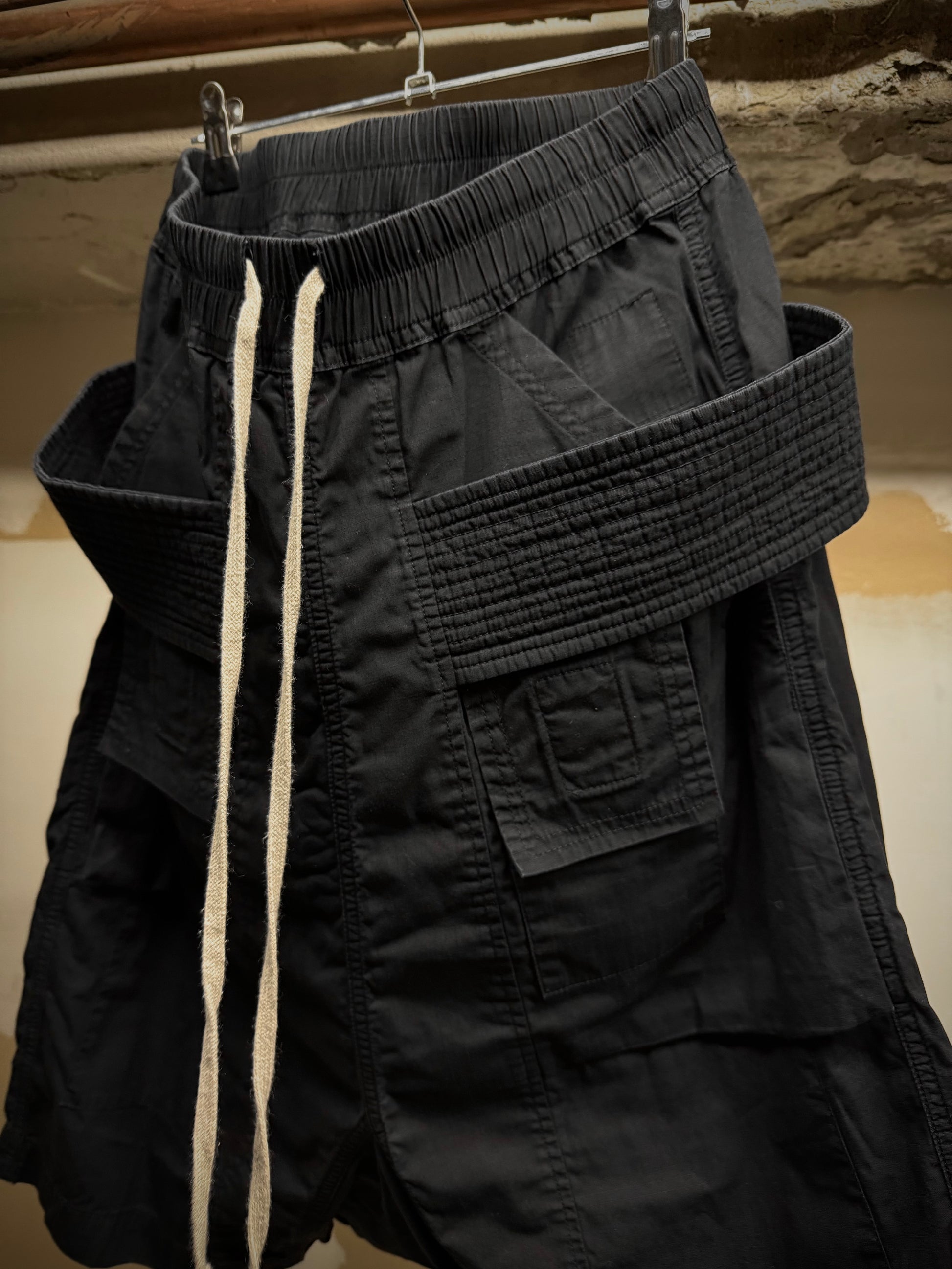 Rick Owens DRKSHDW SS19 "BABEL" Rip Stop Creatch Drop-crotch Cargo Shorts detail | DRIEW GARMENTS