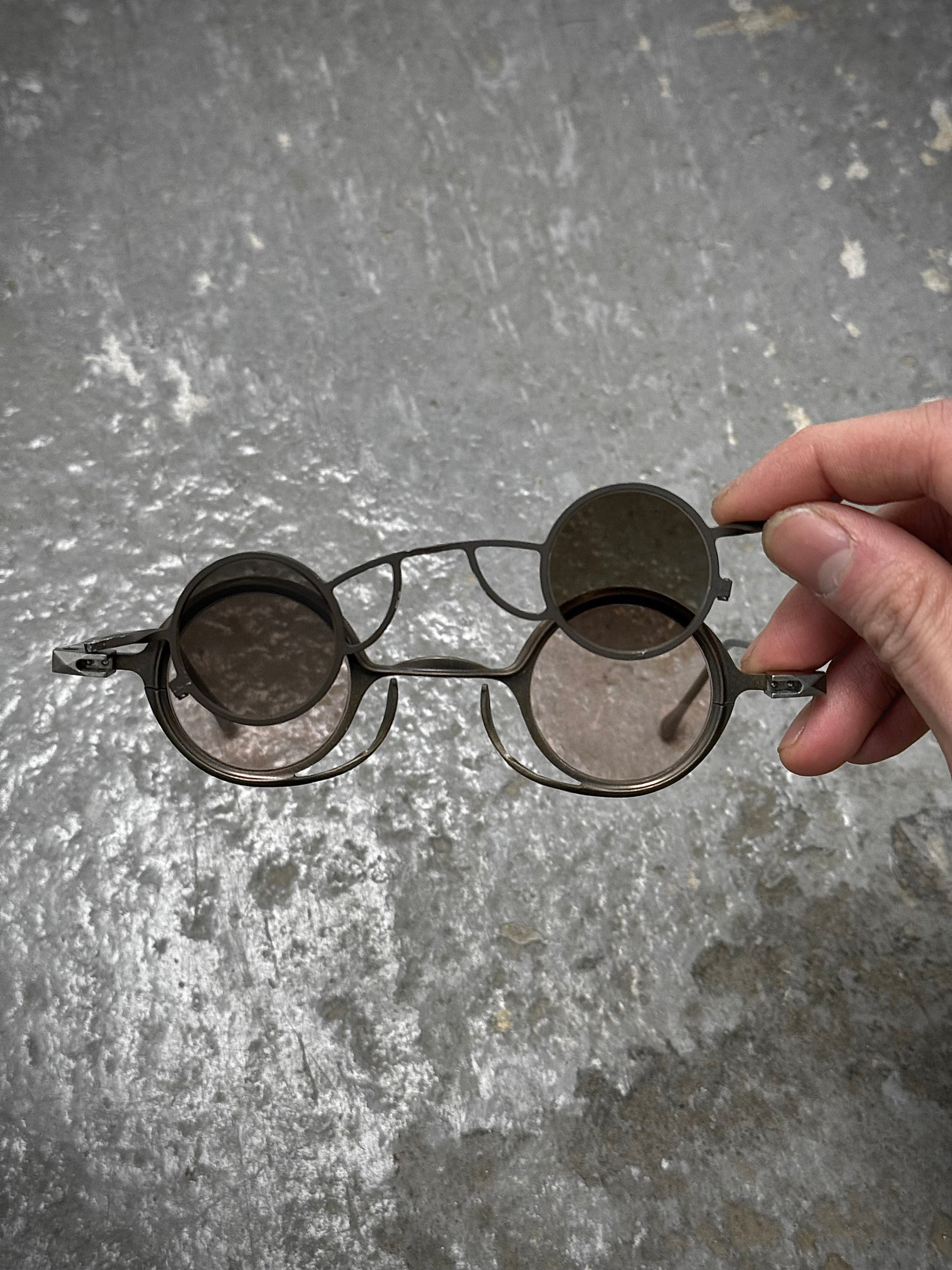 RIGARDS 'RG0105TI' Vintage Titanium Frame Rose / Grey Lens Clip-on Sunglasses detail | DRIEW GARMENTS