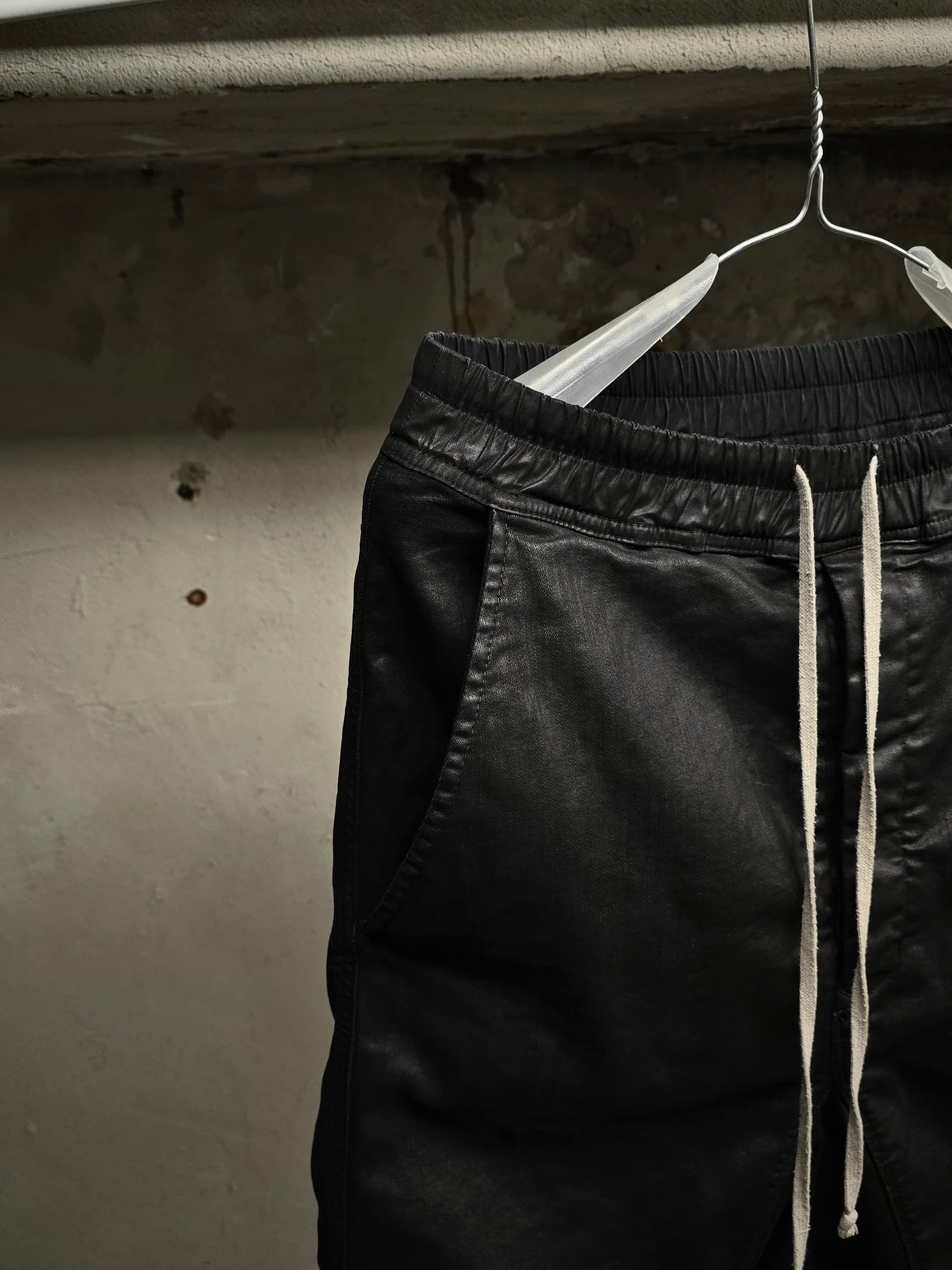 Rick Owens DRKSHDW SS18 "DIRT" BLACK WAX Drop-crotch Capris detail | DRIEW GARMENTS
