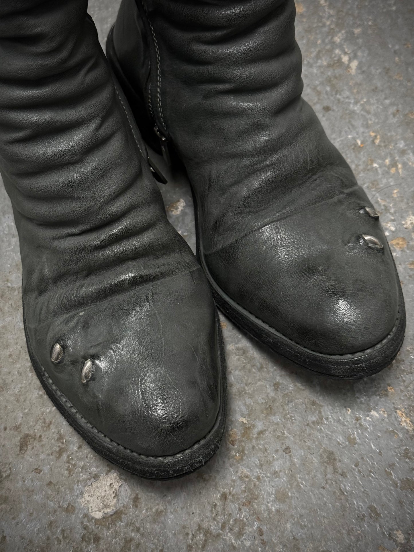 Carol Christian Poell ‘AM/2687P ROOMS-PTC/19’ Kangaroo Leather Titanium Prosthetic Tornado Zip Boots detail | DRIEW GARMENTS