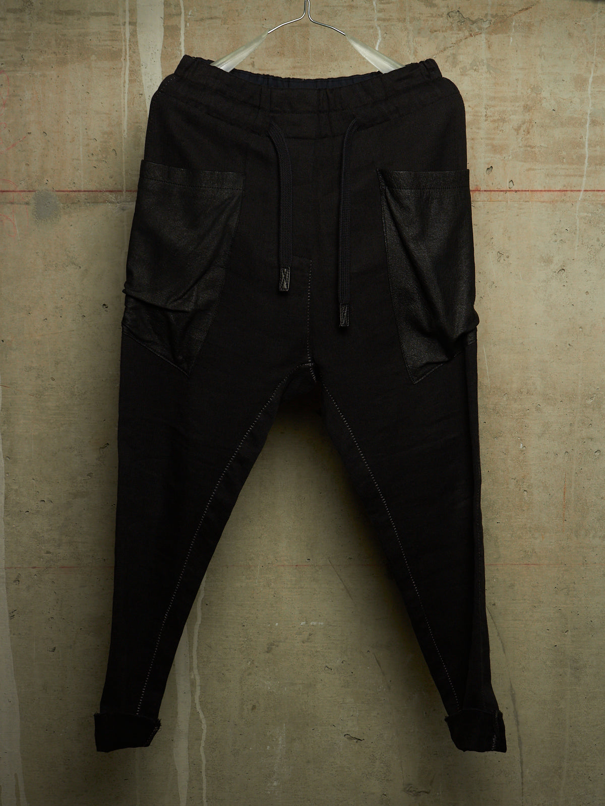 10sei0otto 2010s Black Linen Herringbone Overlock Frayed Hem Sweatpants