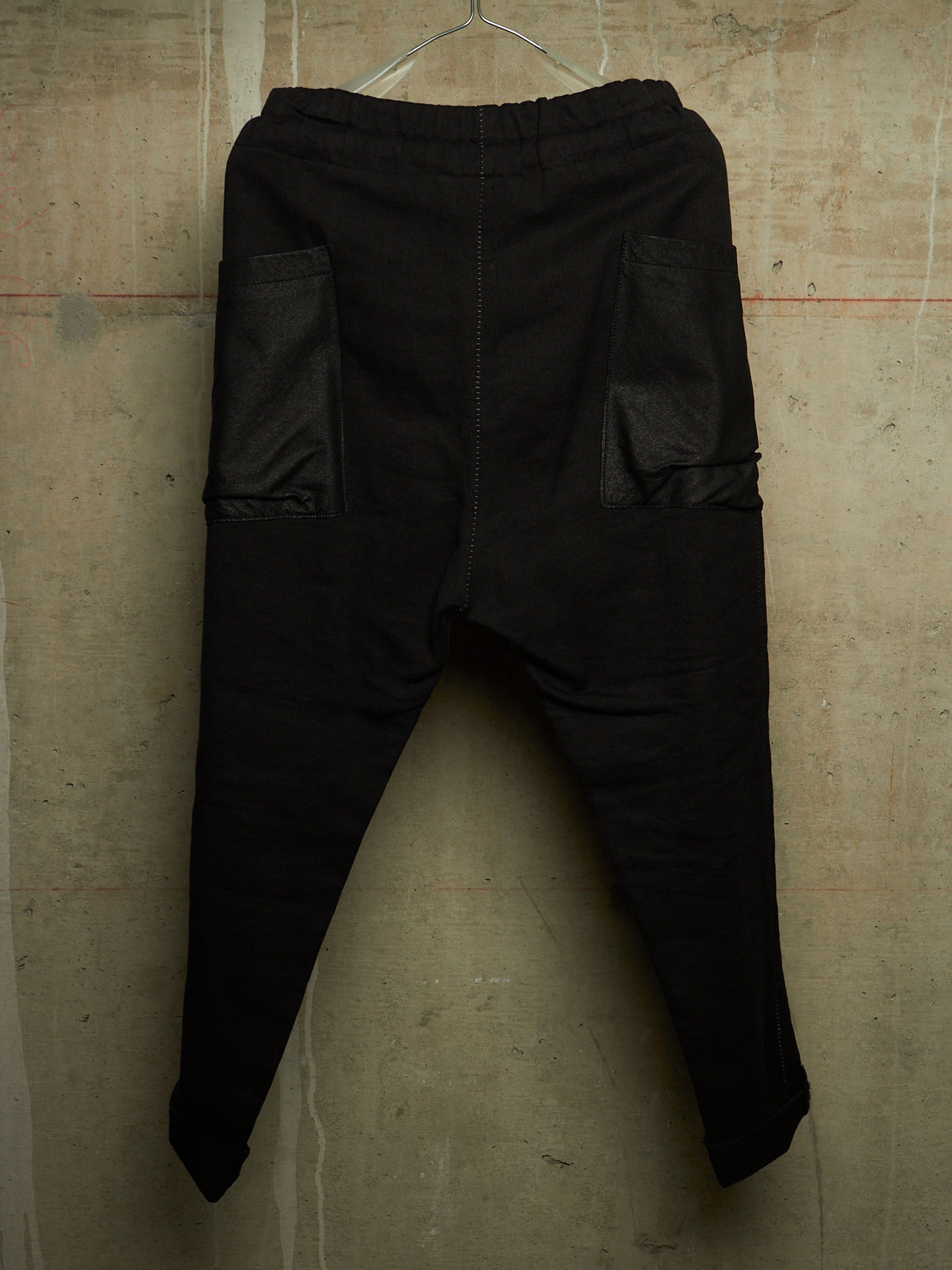10sei0otto 2010s Black Linen Herringbone Overlock Frayed Hem Sweatpants