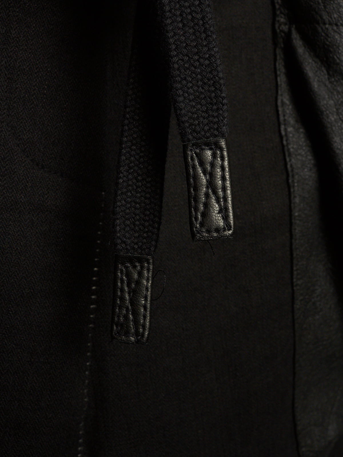 10sei0otto 2010s Black Linen Herringbone Overlock Frayed Hem Sweatpants