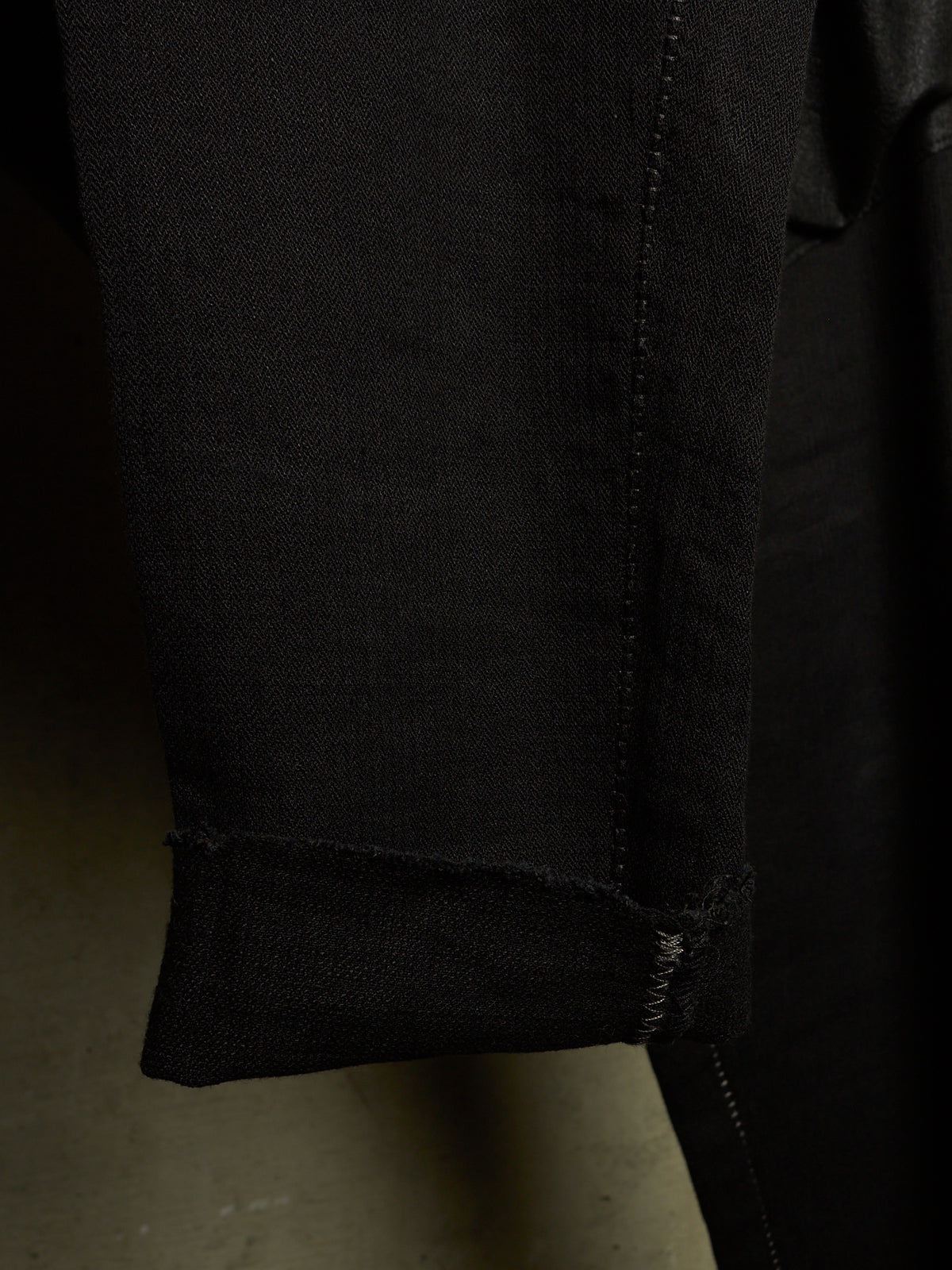 10sei0otto 2010s Black Linen Herringbone Overlock Frayed Hem Sweatpants